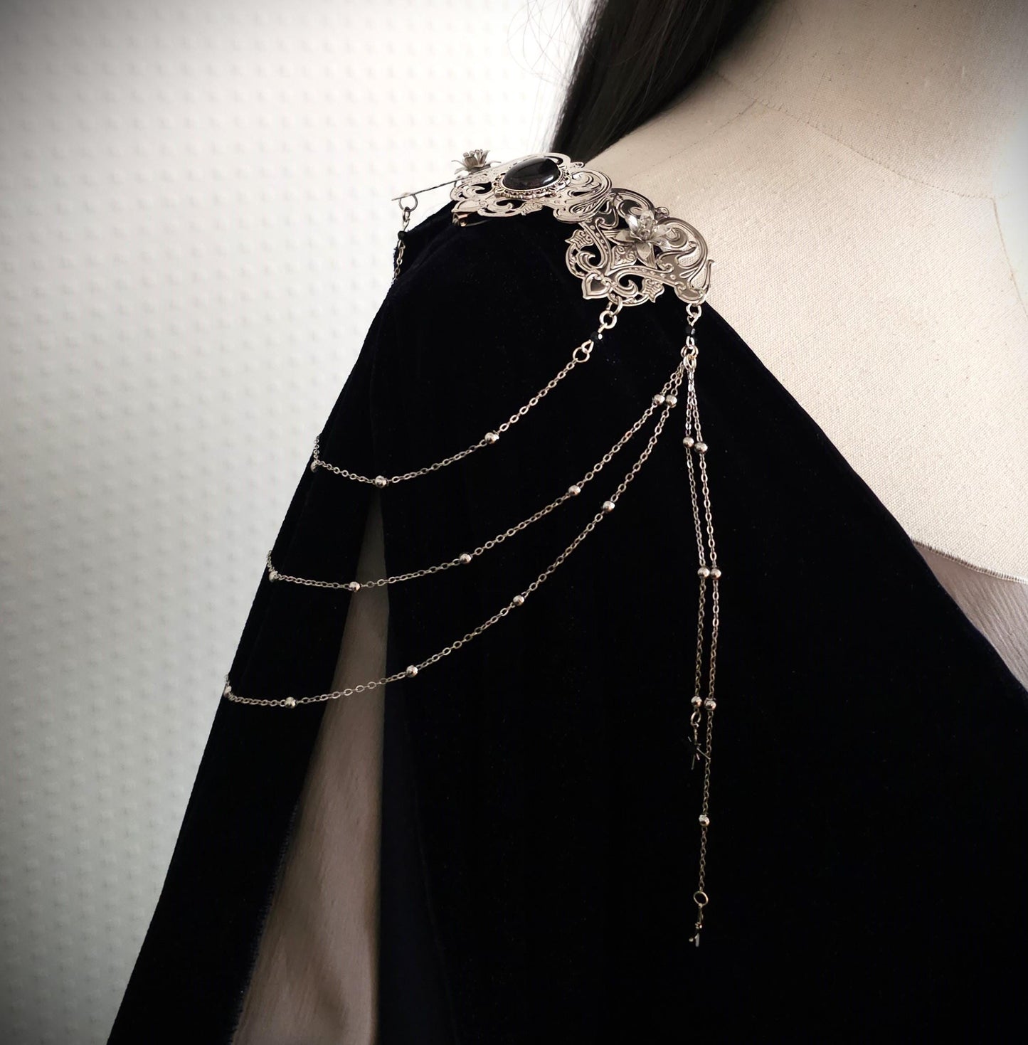 Schulterbroschen-Paar mit filigranen Sternen ~ Kostüm-Accessoire, Elben & Elfen Schmuck ~ Fantasy, Cosplay, Mittelalter ~ Braut und Hochzeit