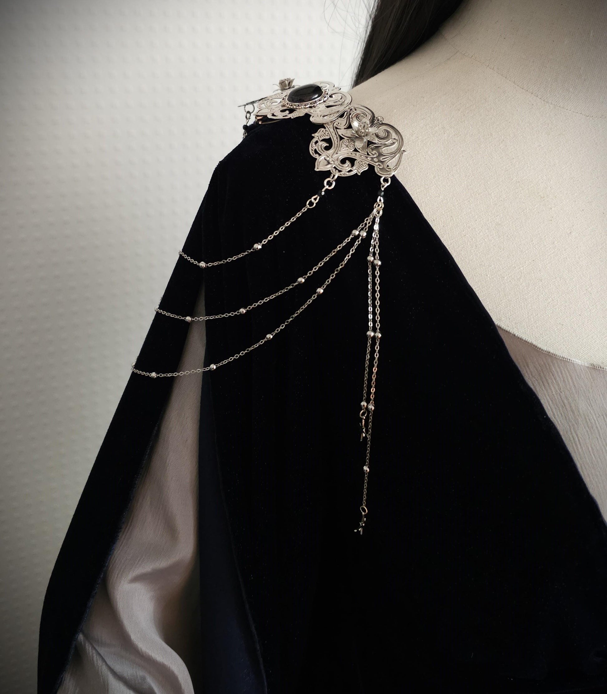 Schulterbroschen-Paar mit filigranen Sternen ~ Kostüm-Accessoire, Elben & Elfen Schmuck ~ Fantasy, Cosplay, Mittelalter ~ Braut und Hochzeit