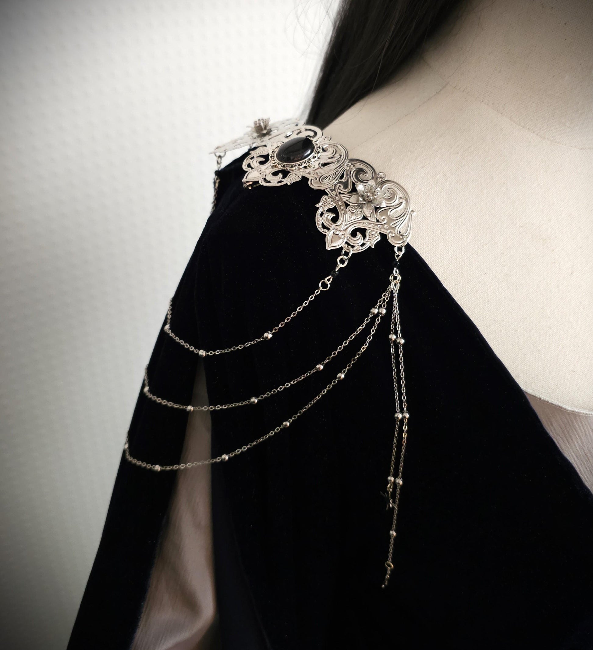 Schulterbroschen-Paar mit filigranen Sternen ~ Kostüm-Accessoire, Elben & Elfen Schmuck ~ Fantasy, Cosplay, Mittelalter ~ Braut und Hochzeit