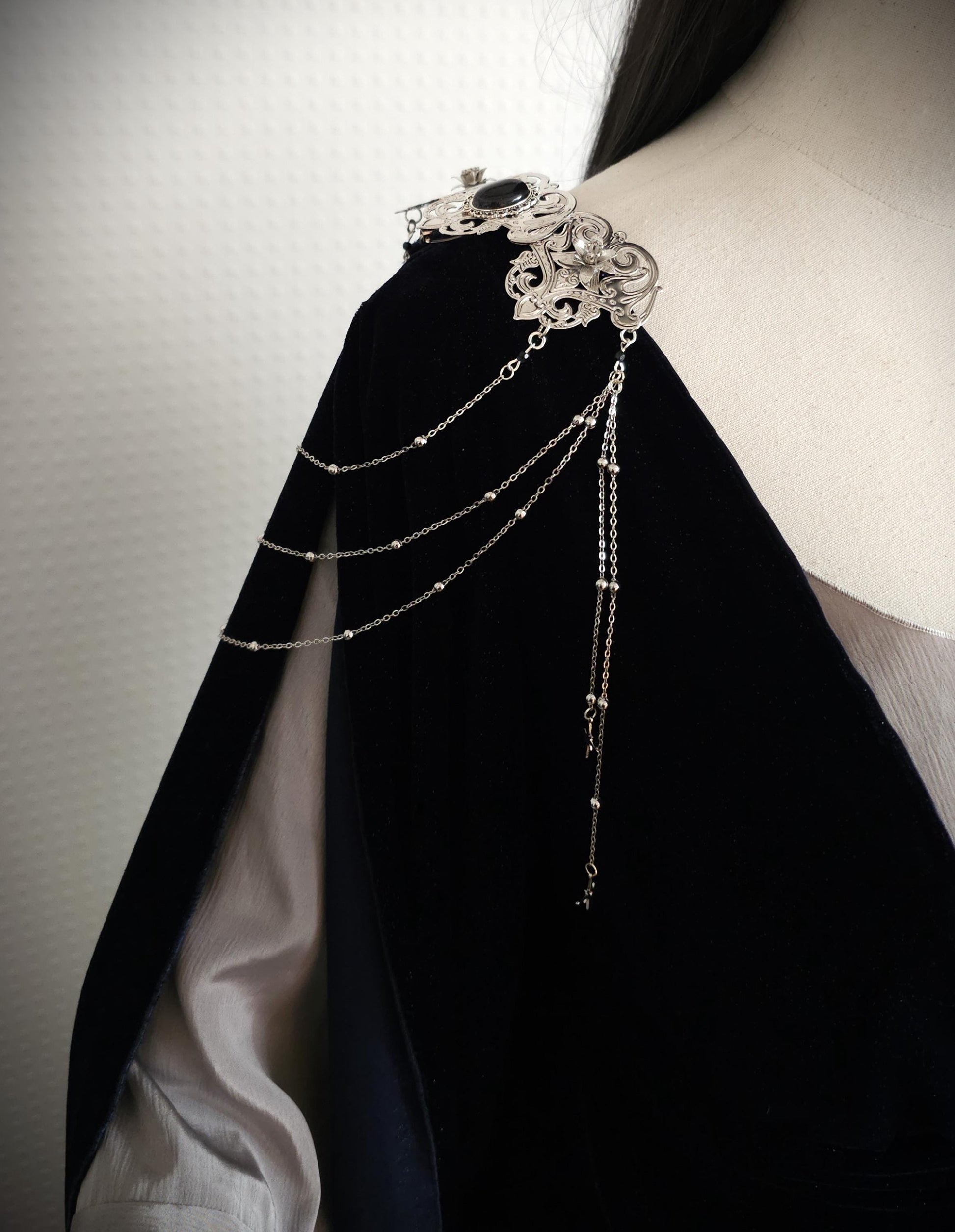Schulterbroschen-Paar mit filigranen Sternen ~ Kostüm-Accessoire, Elben & Elfen Schmuck ~ Fantasy, Cosplay, Mittelalter ~ Braut und Hochzeit