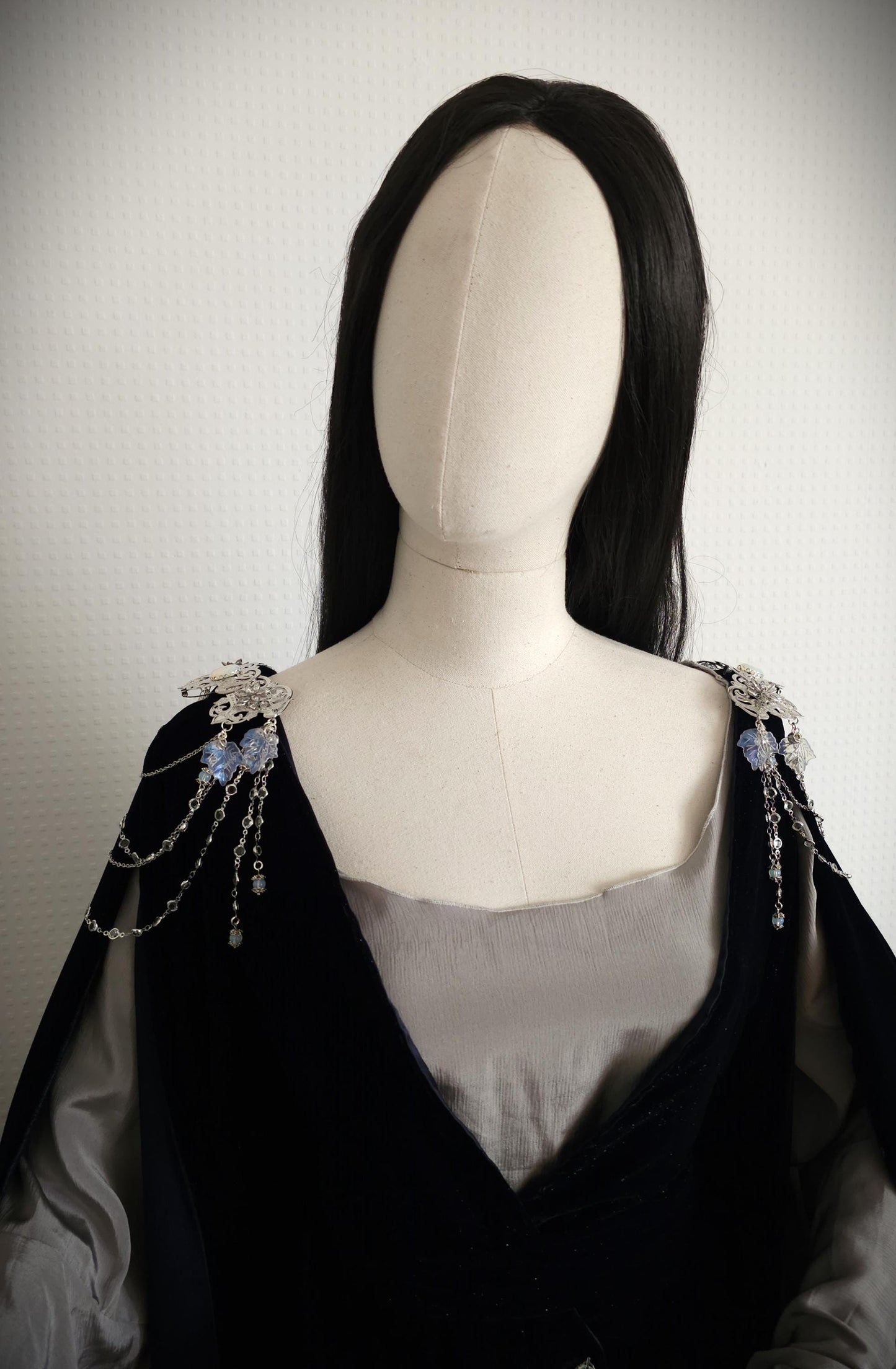 Schulterbroschen Paar "Myrayné" ~ Hochzeit und Kostüm Accessoire ~ LARP Cosplay Mittelalter ~ Brosche, Schalnadel ~ Brautschmuck