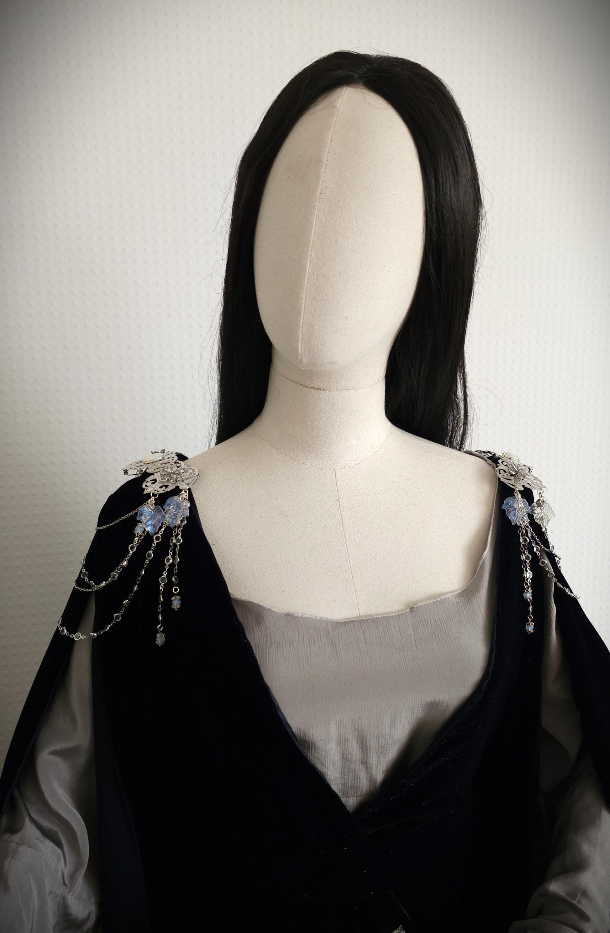 Schulterbroschen Paar "Myrayné" ~ Hochzeit und Kostüm Accessoire ~ LARP Cosplay Mittelalter ~ Brosche, Schalnadel ~ Brautschmuck