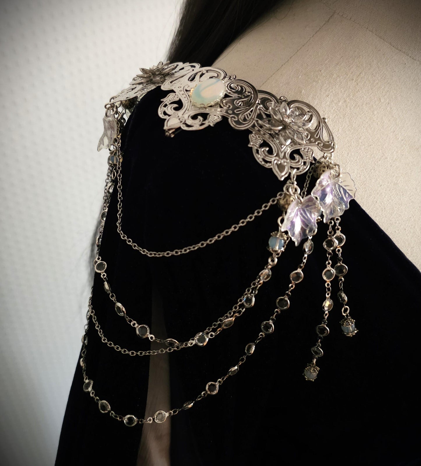 Schulterbroschen Paar "Myrayné" ~ Hochzeit und Kostüm Accessoire ~ LARP Cosplay Mittelalter ~ Brosche, Schalnadel ~ Brautschmuck