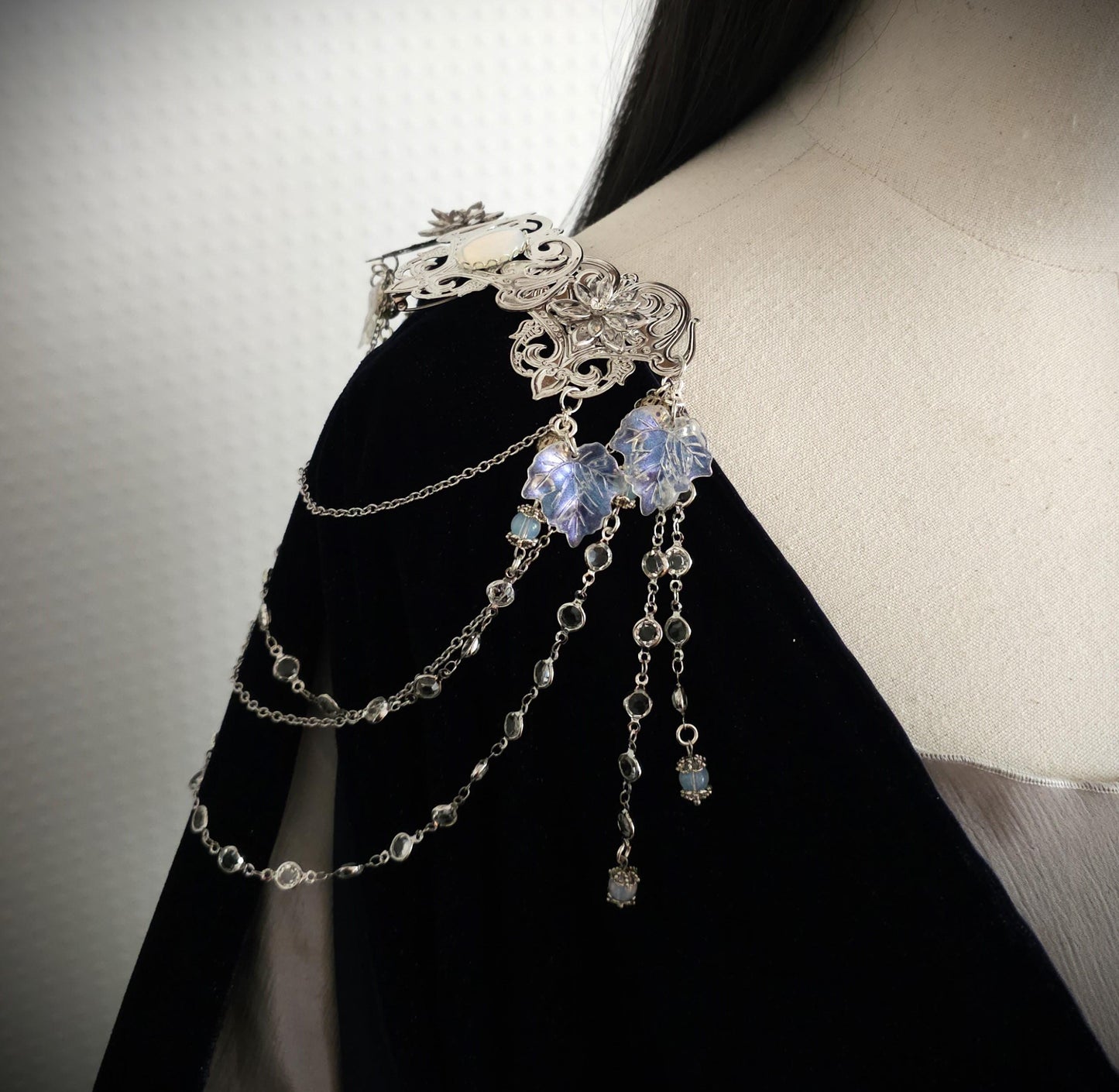 Schulterbroschen Paar "Myrayné" ~ Hochzeit und Kostüm Accessoire ~ LARP Cosplay Mittelalter ~ Brosche, Schalnadel ~ Brautschmuck