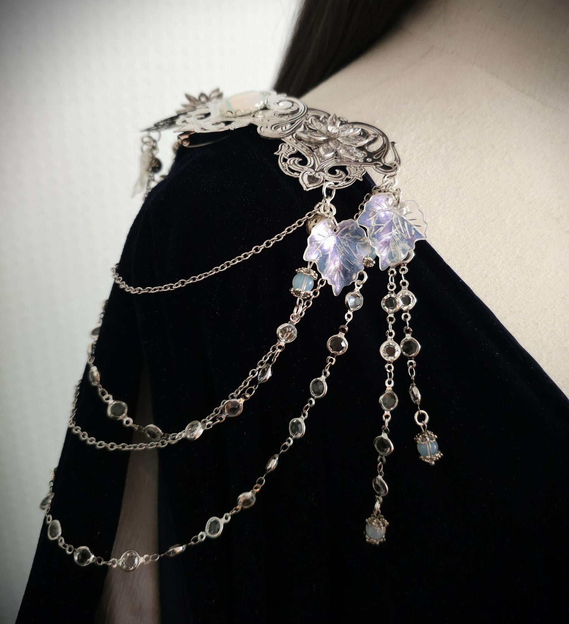 Schulterbroschen Paar "Myrayné" ~ Hochzeit und Kostüm Accessoire ~ LARP Cosplay Mittelalter ~ Brosche, Schalnadel ~ Brautschmuck