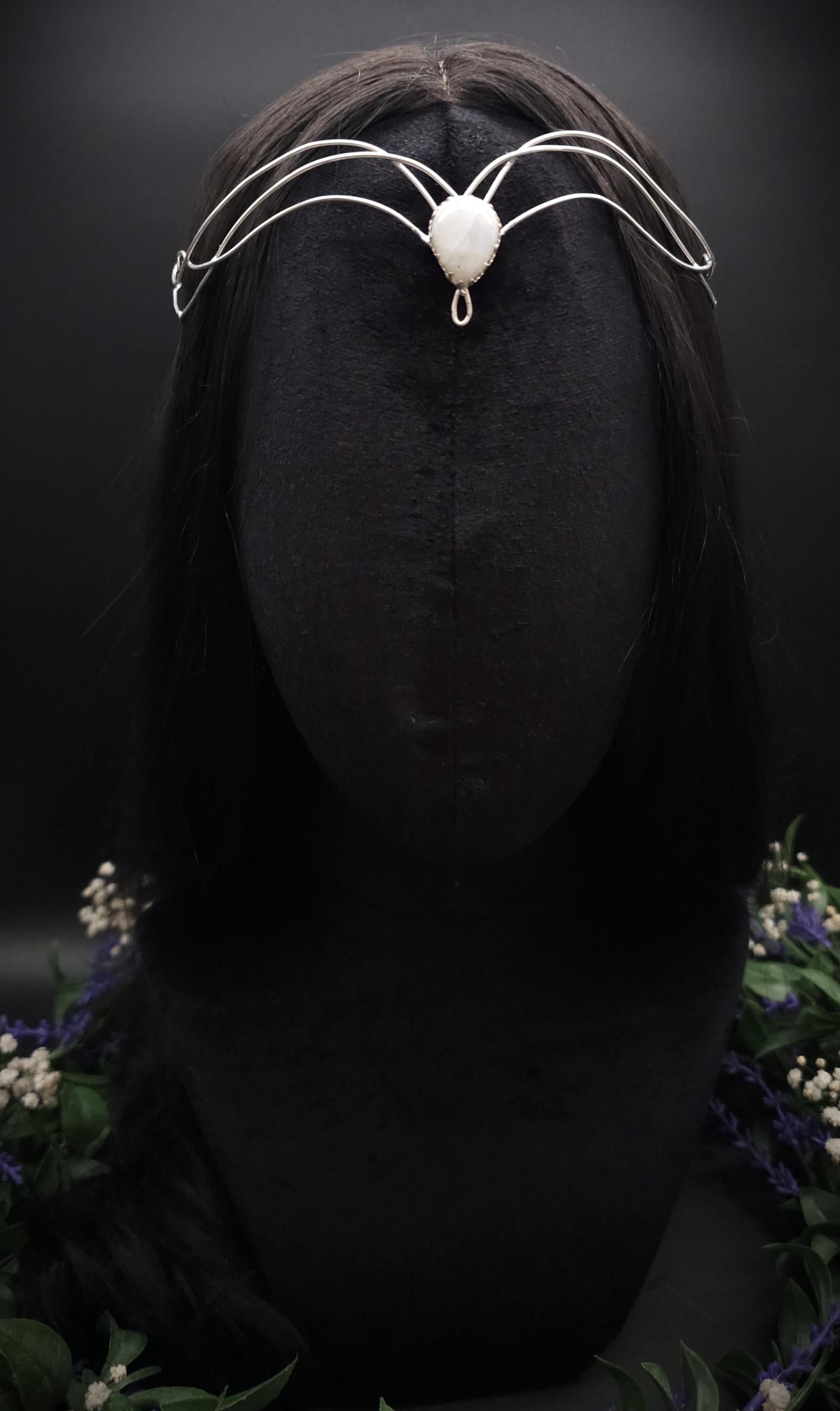 Versilbertes Diadem mit Mondstein Tropfen ~ Elfen Diadem ~Braut Krone ~ größenverstellbar