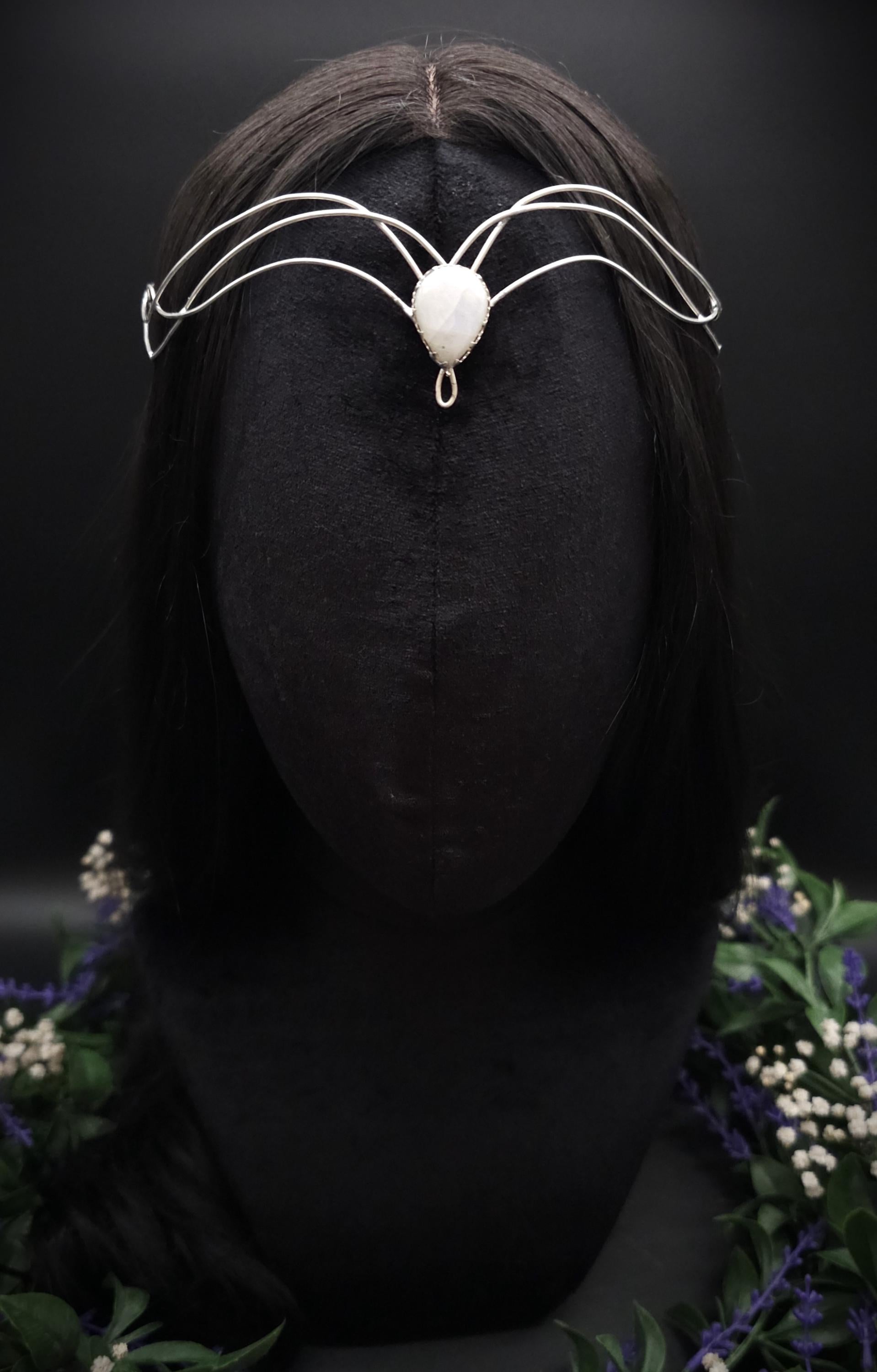Versilbertes Diadem mit Mondstein Tropfen ~ Elfen Diadem ~Braut Krone ~ größenverstellbar