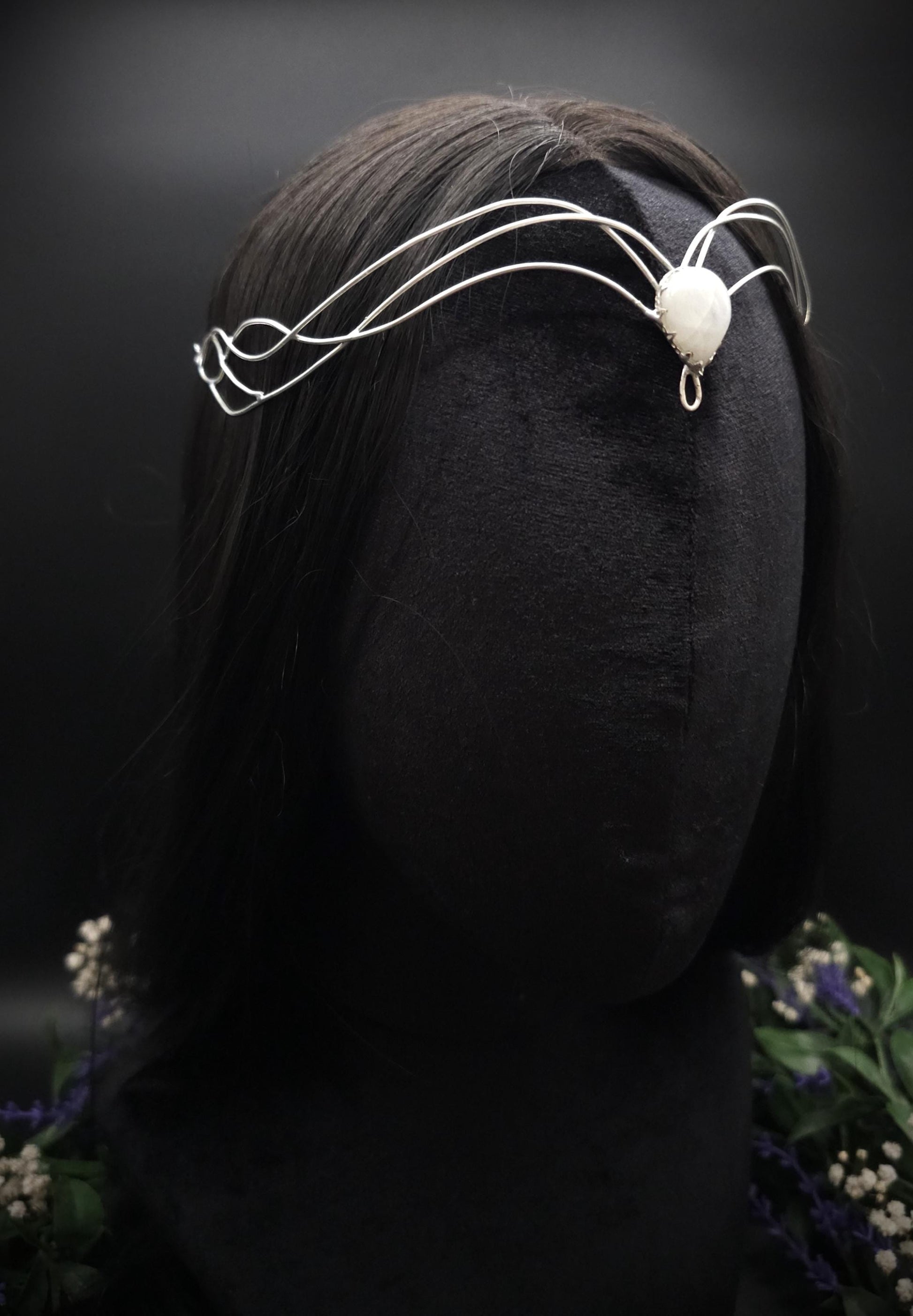 Versilbertes Diadem mit Mondstein Tropfen ~ Elfen Diadem ~Braut Krone ~ größenverstellbar