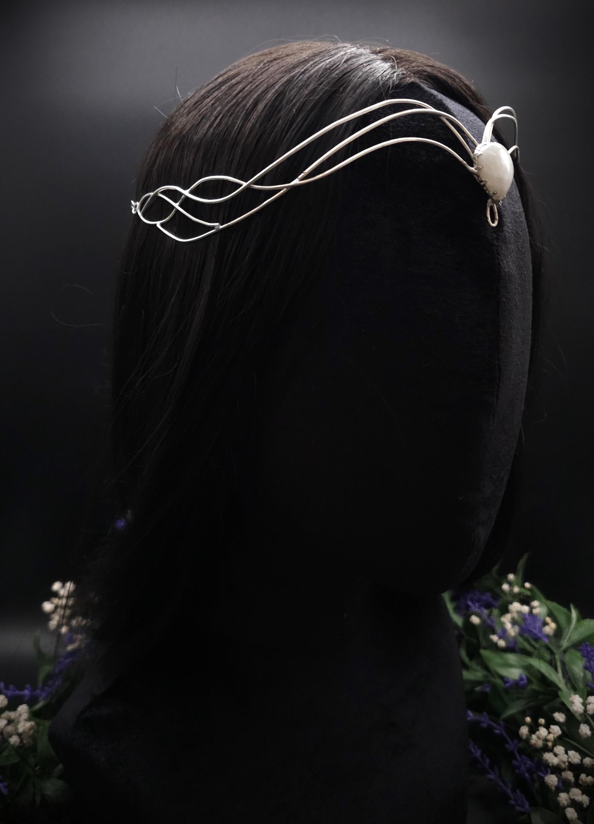 Versilbertes Diadem mit Mondstein Tropfen ~ Elfen Diadem ~Braut Krone ~ größenverstellbar