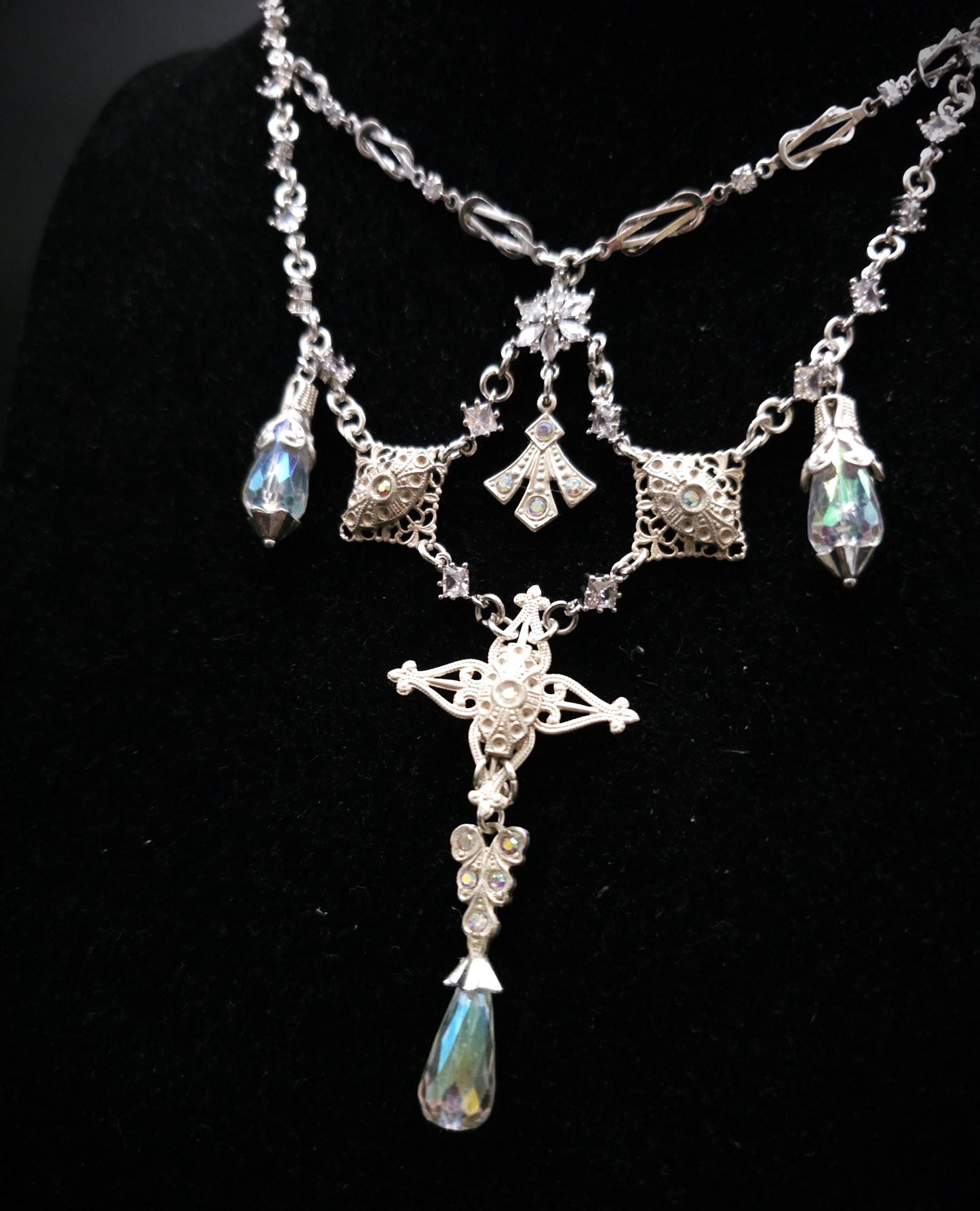 Statement Halskette mit schimmernden Steinen und Perlen ~ Fantasy Schmuck ~ Handgefertigtes Unikat ~ Größenverstellbar