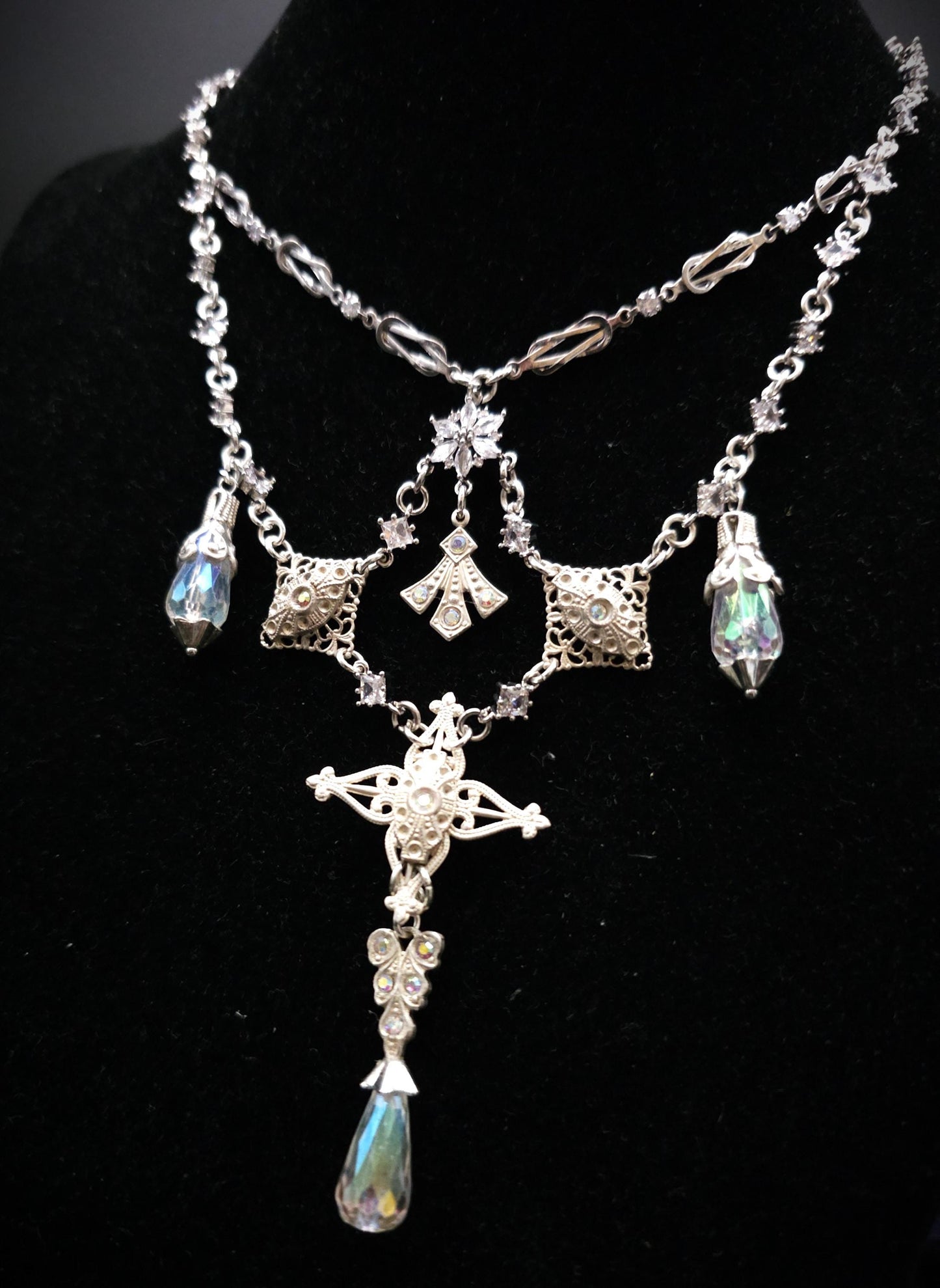 Statement Halskette mit schimmernden Steinen und Perlen ~ Fantasy Schmuck ~ Handgefertigtes Unikat ~ Größenverstellbar