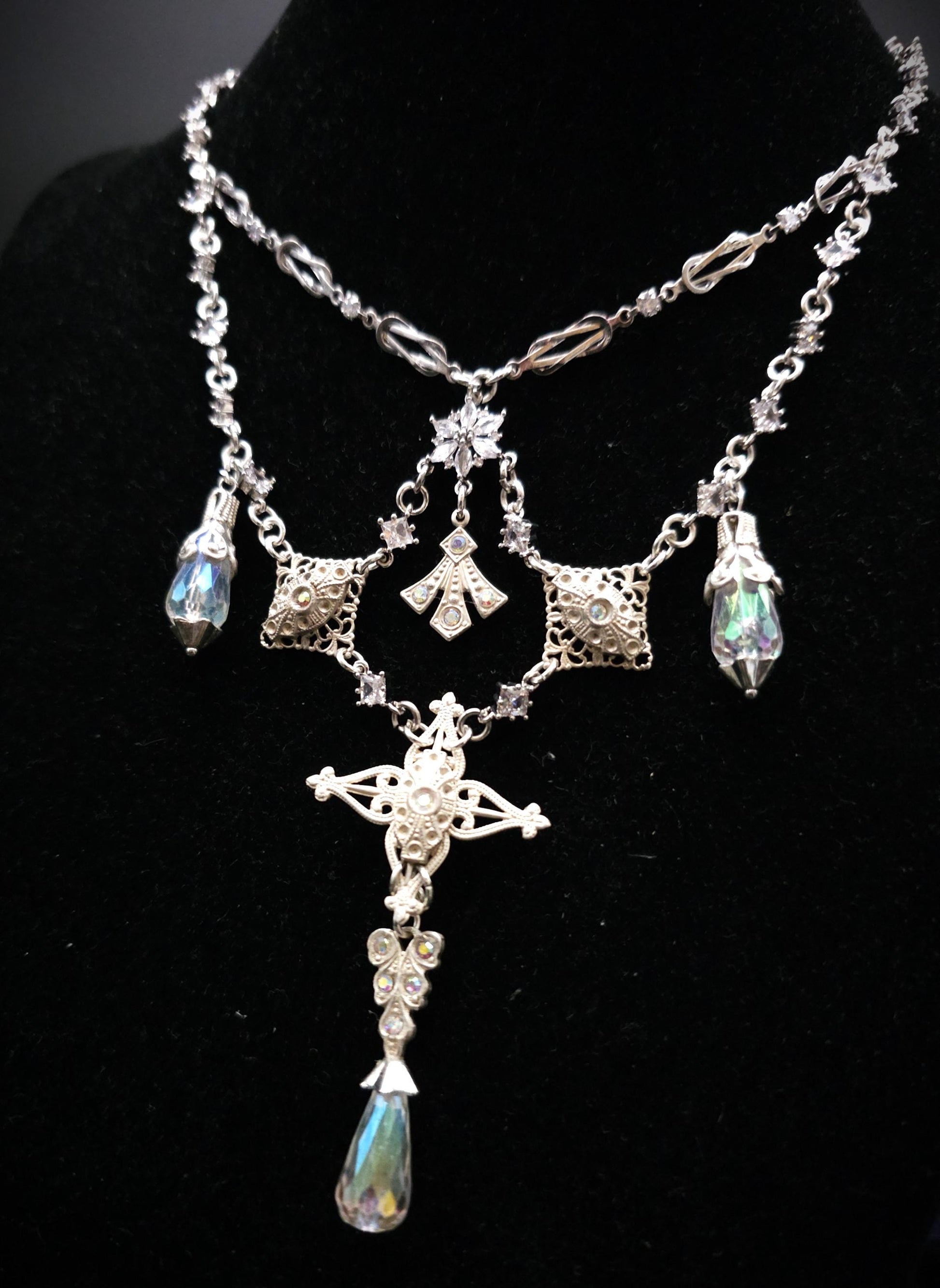 Statement Halskette mit schimmernden Steinen und Perlen ~ Fantasy Schmuck ~ Handgefertigtes Unikat ~ Größenverstellbar