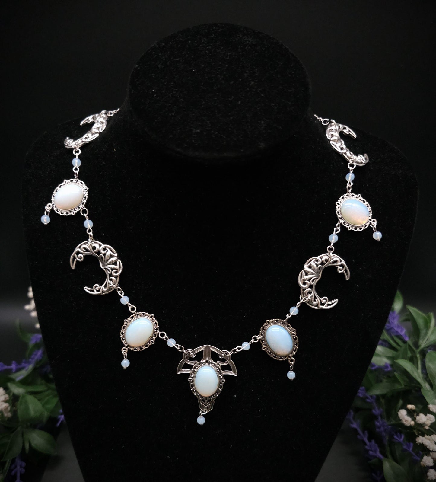 Art Nouveau Halskette mit Opalith Cabochons & Perlen ~ Fantasy Brautschmuck ~ Elfenhafte Halskette ~ Choker ~ Größenverstellbar