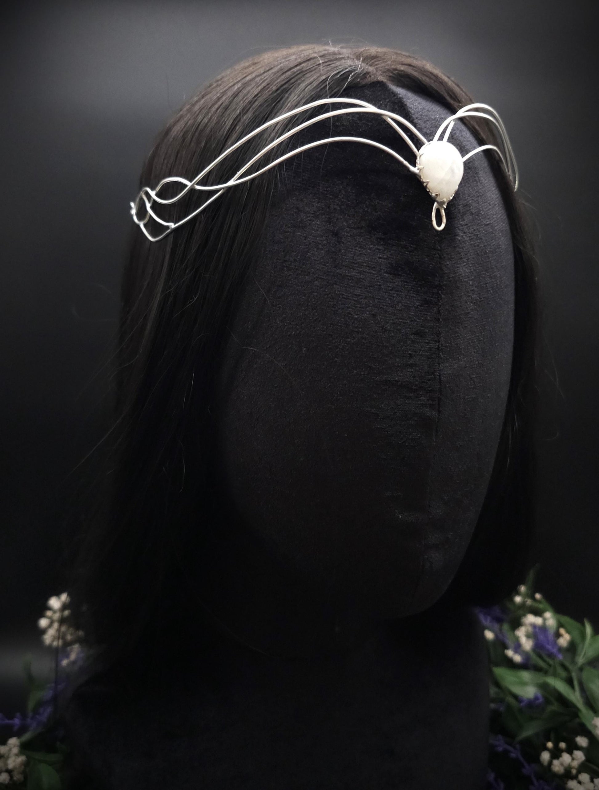 Versilbertes Diadem mit Mondstein Tropfen ~ Elfen Diadem ~Braut Krone ~ größenverstellbar