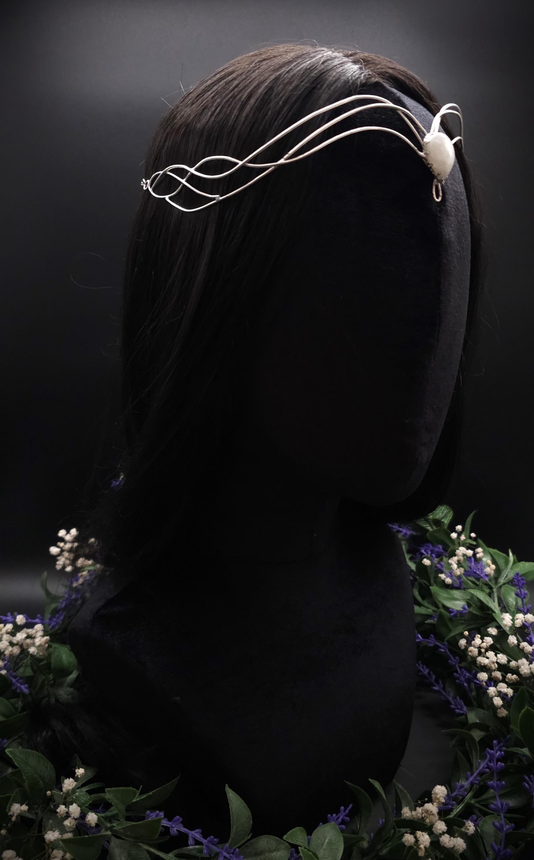 Versilbertes Diadem mit Mondstein Tropfen ~ Elfen Diadem ~Braut Krone ~ größenverstellbar