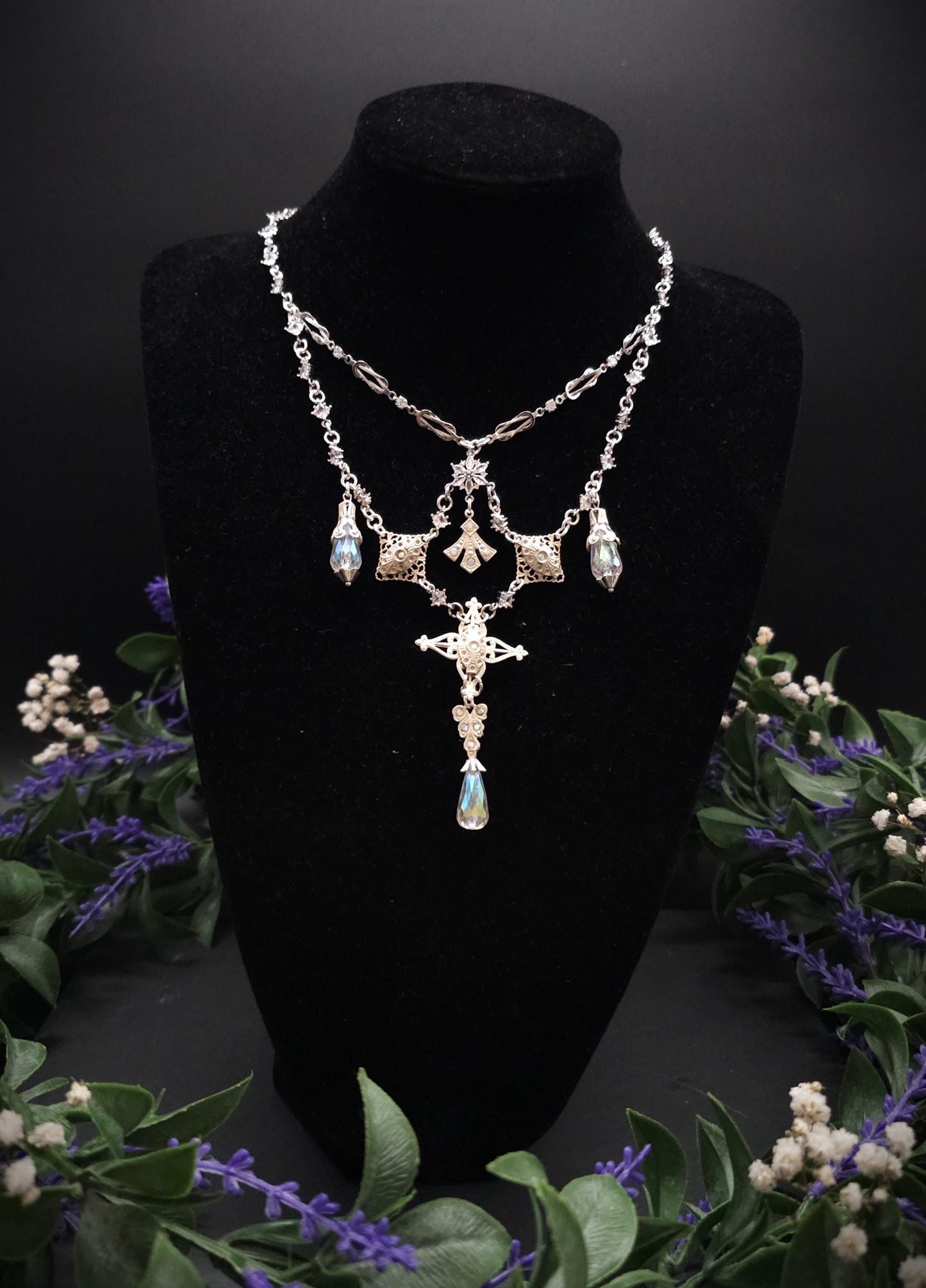 Statement Halskette mit schimmernden Steinen und Perlen ~ Fantasy Schmuck ~ Handgefertigtes Unikat ~ Größenverstellbar