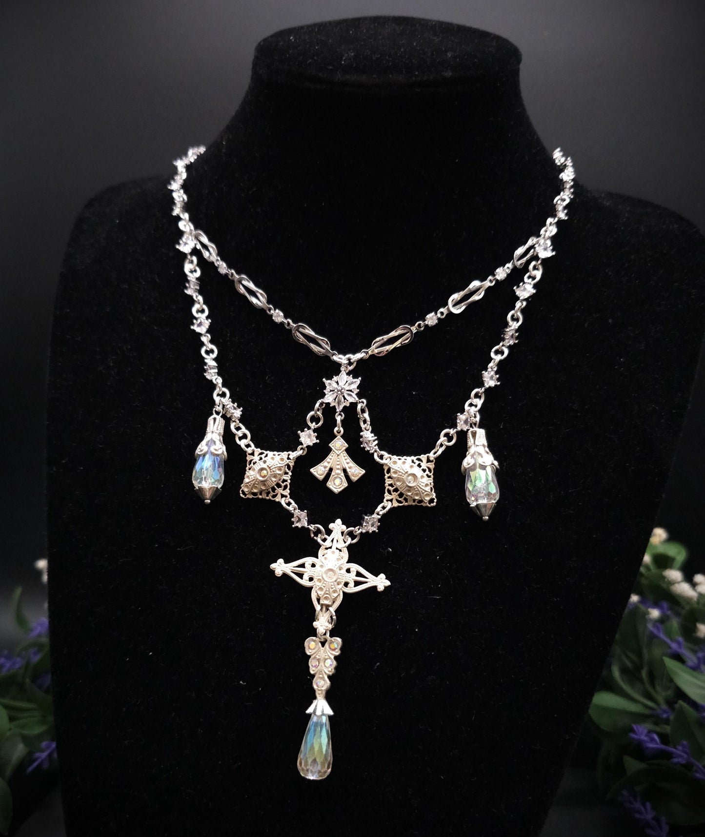 Statement Halskette mit schimmernden Steinen und Perlen ~ Fantasy Schmuck ~ Handgefertigtes Unikat ~ Größenverstellbar