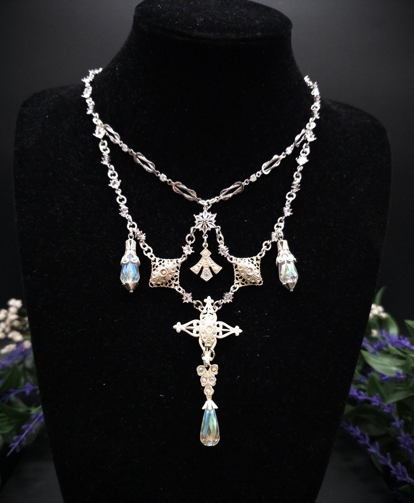 Statement Halskette mit schimmernden Steinen und Perlen ~ Fantasy Schmuck ~ Handgefertigtes Unikat ~ Größenverstellbar