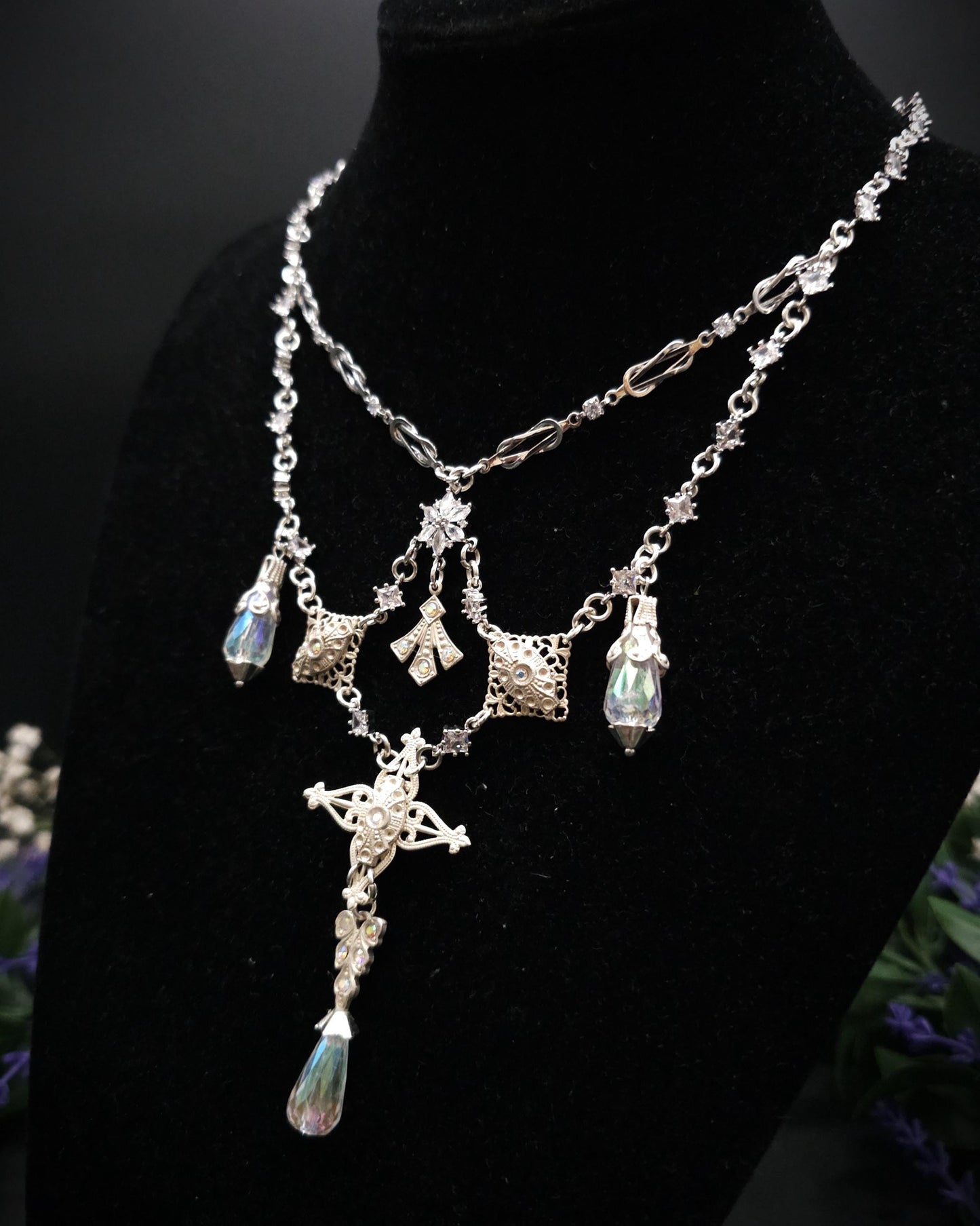 Statement Halskette mit schimmernden Steinen und Perlen ~ Fantasy Schmuck ~ Handgefertigtes Unikat ~ Größenverstellbar