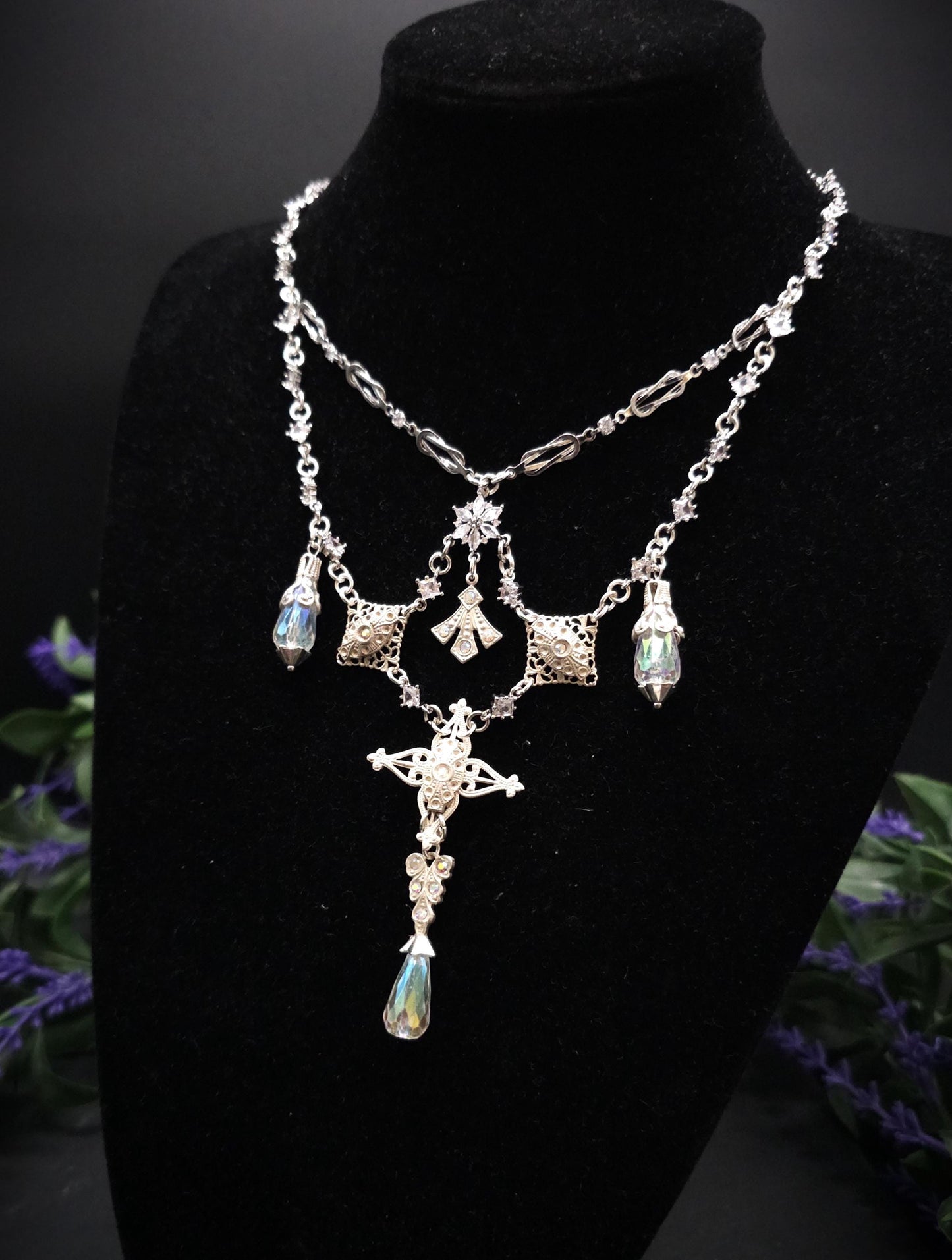 Statement Halskette mit schimmernden Steinen und Perlen ~ Fantasy Schmuck ~ Handgefertigtes Unikat ~ Größenverstellbar