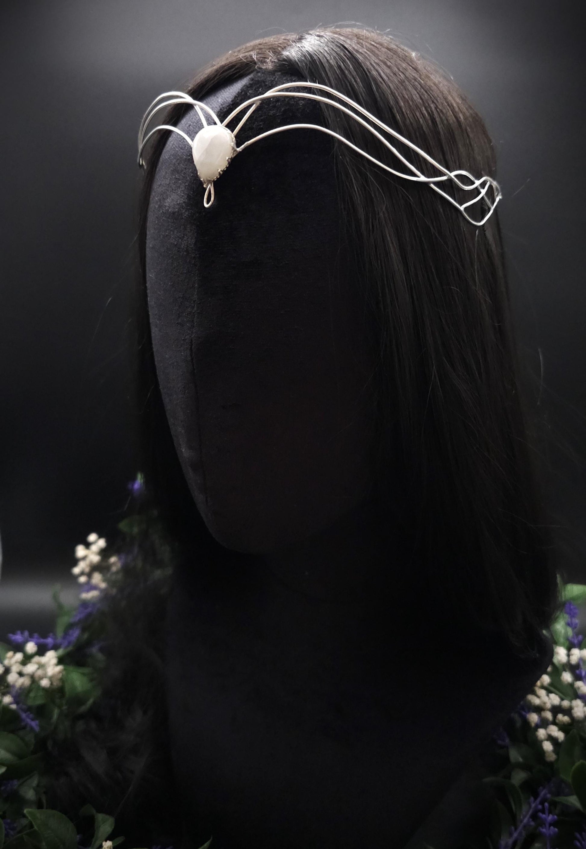 Versilbertes Diadem mit Mondstein Tropfen ~ Elfen Diadem ~Braut Krone ~ größenverstellbar