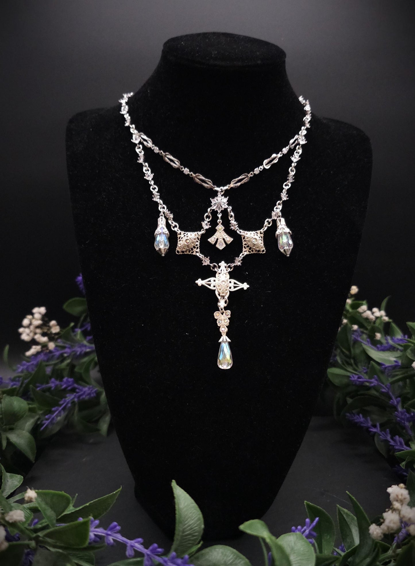 Statement Halskette mit schimmernden Steinen und Perlen ~ Fantasy Schmuck ~ Handgefertigtes Unikat ~ Größenverstellbar