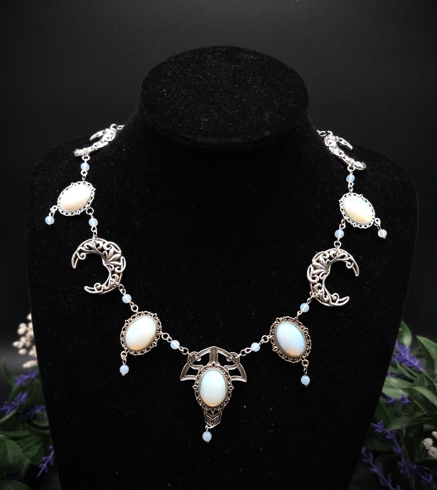 Art Nouveau Halskette mit Opalith Cabochons & Perlen ~ Fantasy Brautschmuck ~ Elfenhafte Halskette ~ Choker ~ Größenverstellbar