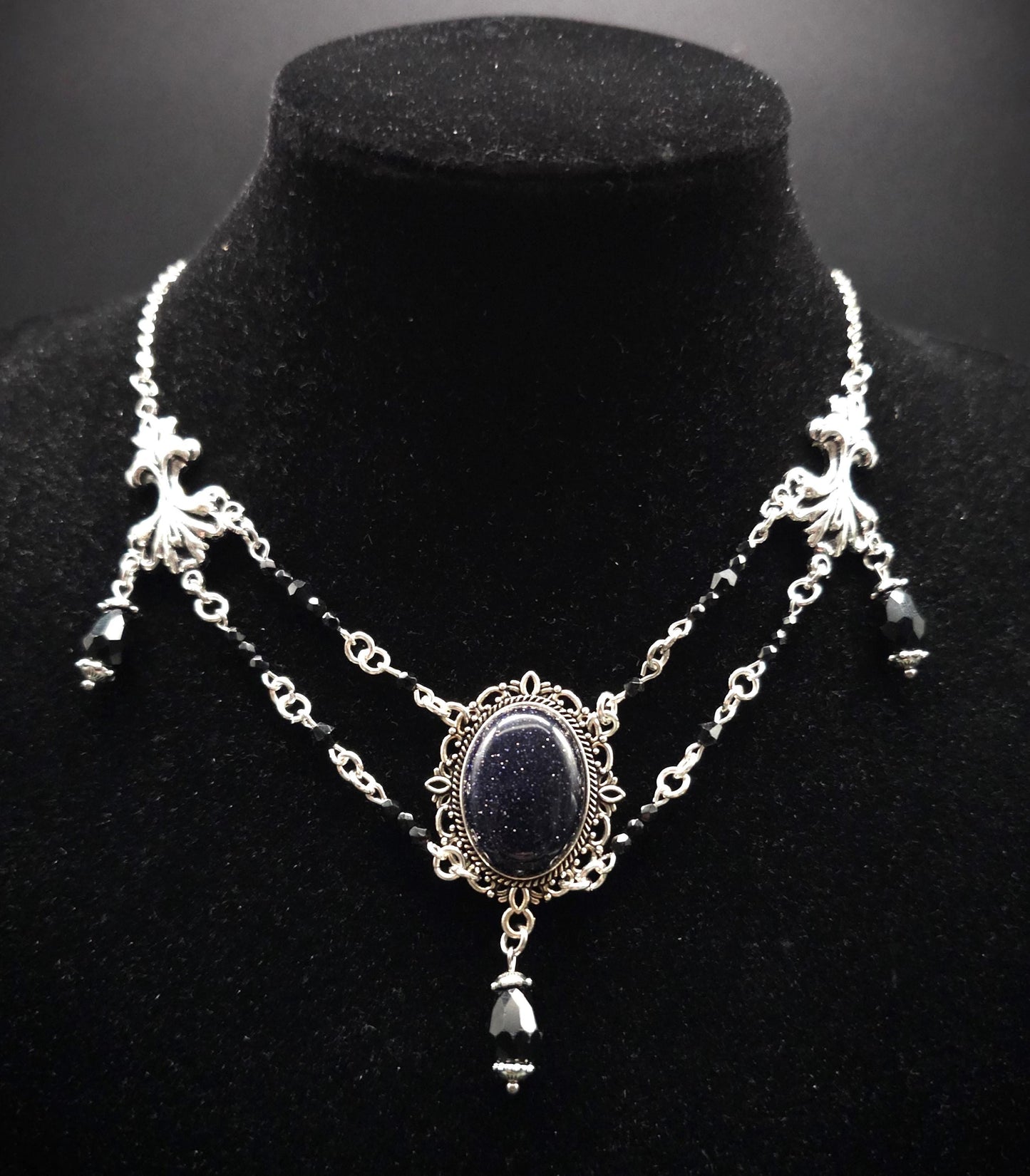 Collier ~ Viktorianische Halskette ~ Blaufluss Gothic Witchy Jewelry ~ facettierte schwarze Perlen ~ Edelstahl Rhodium ~ Größenverstellbar