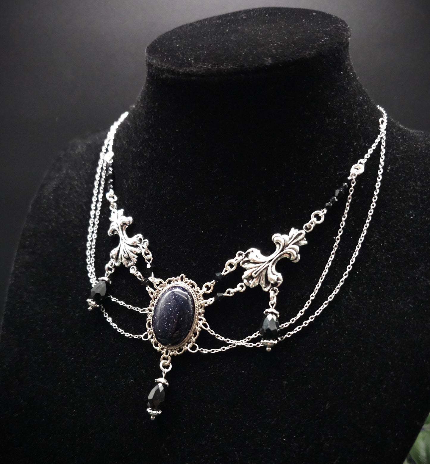 Elegantes Blaufluss Collier ~ Viktorianisches Choker ~ Gothic Witchy Schmuck ~ Rhodium & Edelstahl ~ Dark Academia ~ Größenverstellbar