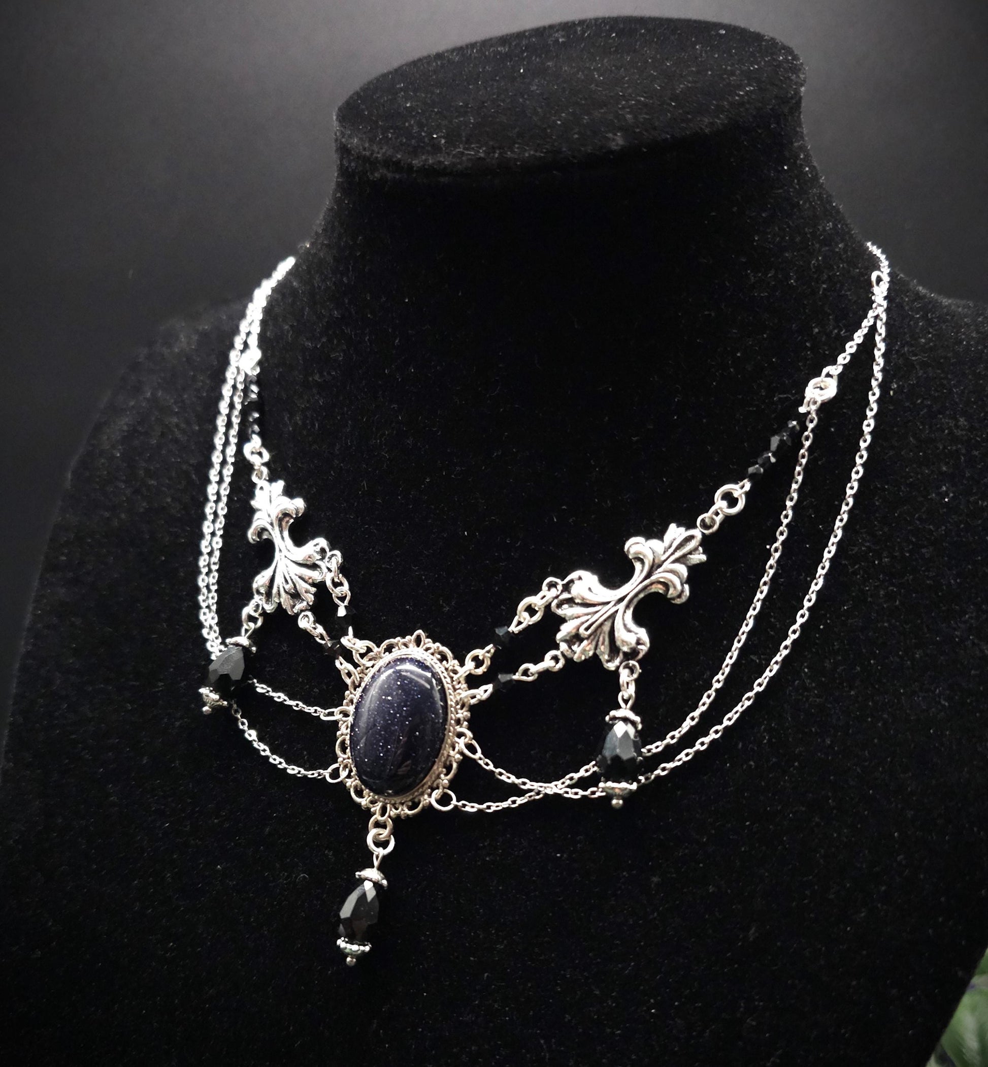 Elegantes Blaufluss Collier ~ Viktorianisches Choker ~ Gothic Witchy Schmuck ~ Rhodium & Edelstahl ~ Dark Academia ~ Größenverstellbar