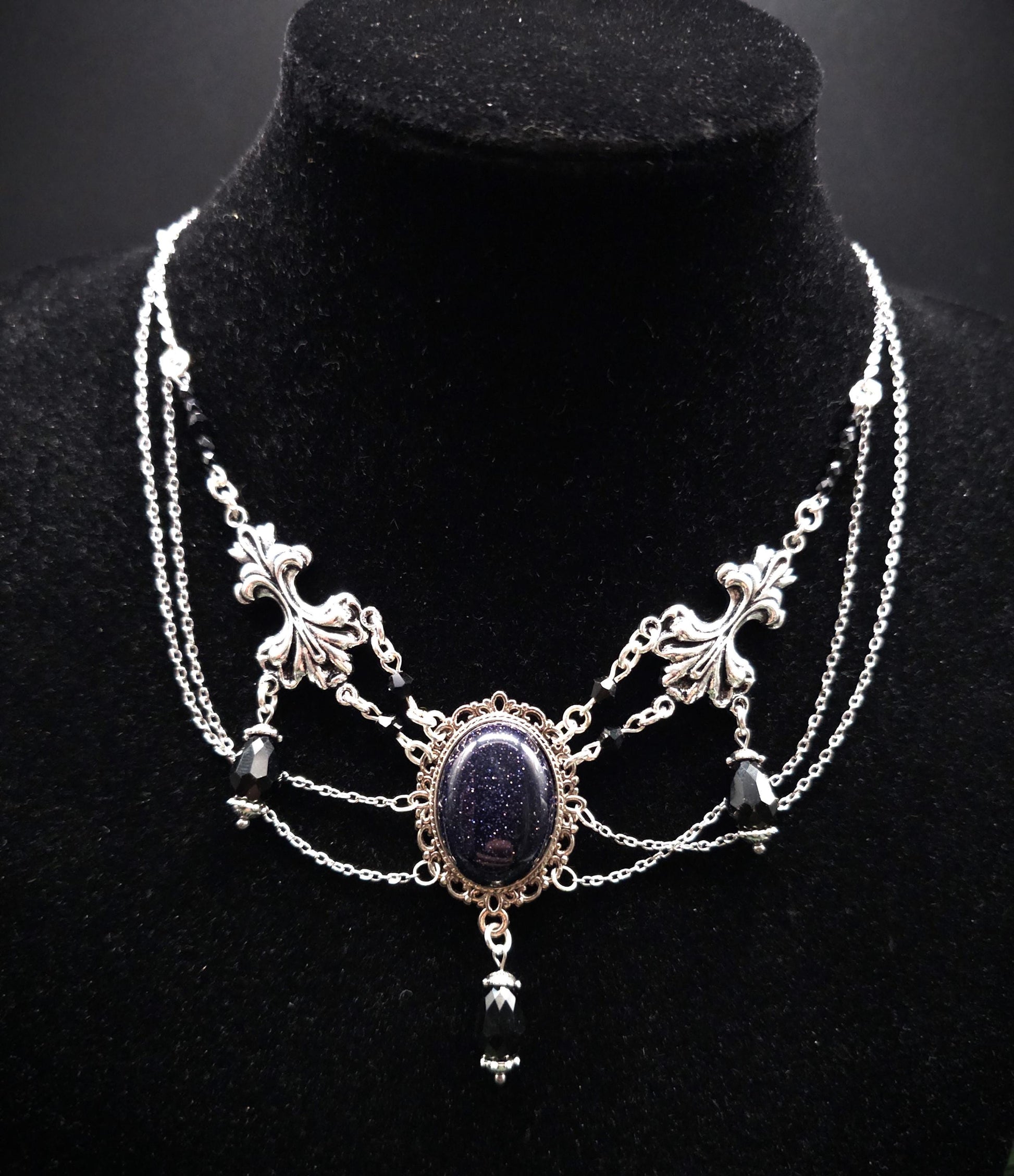 Elegantes Blaufluss Collier ~ Viktorianisches Choker ~ Gothic Witchy Schmuck ~ Rhodium & Edelstahl ~ Dark Academia ~ Größenverstellbar