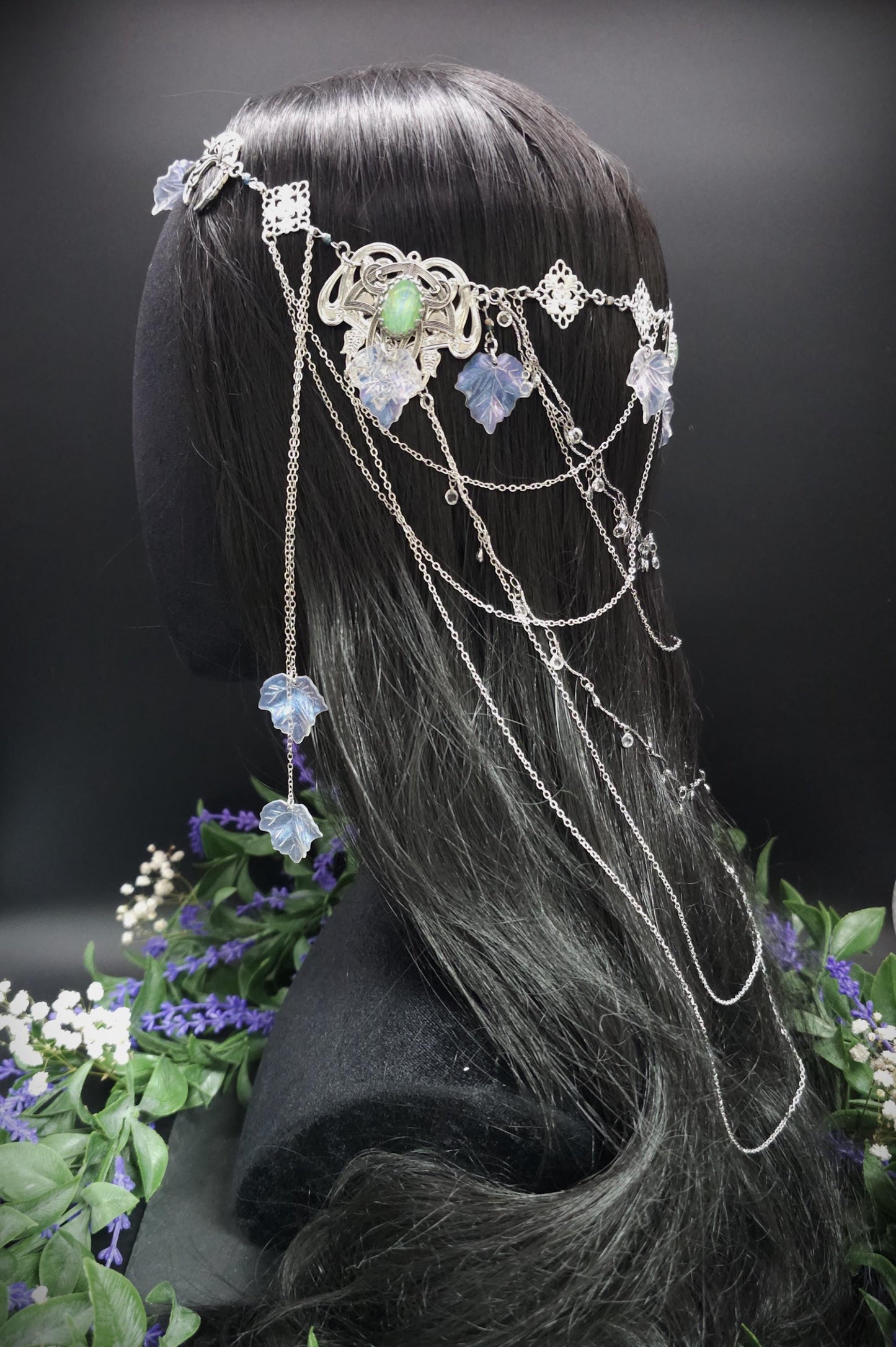 Art Nouveau Headpiece~ Salbeigrüne Resin Cabochons ~ irisierende Blätterkrone ~ Glaskristall Ketten ~ Fantasy Elven Haar Schmuck