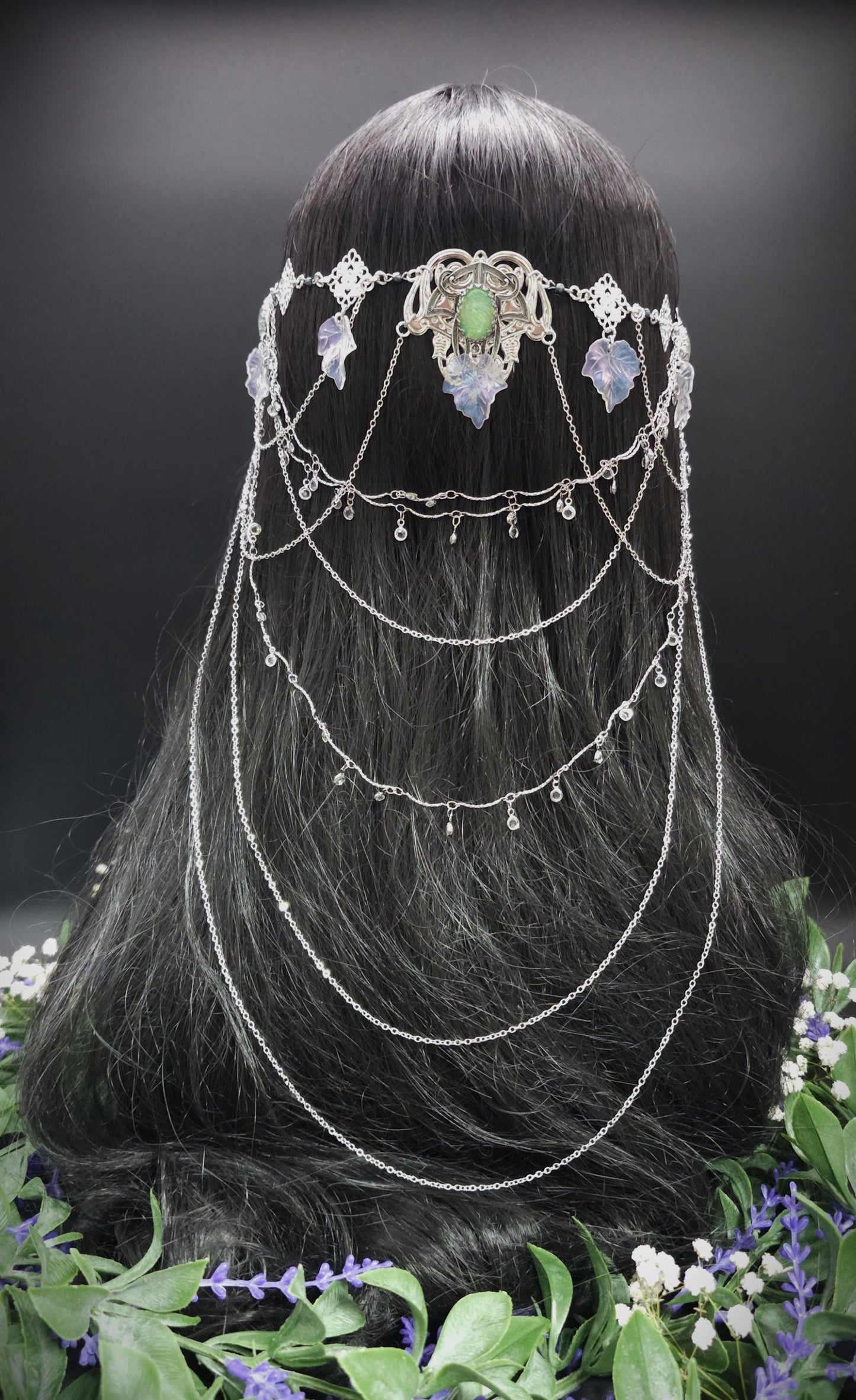 Art Nouveau Headpiece~ Salbeigrüne Resin Cabochons ~ irisierende Blätterkrone ~ Glaskristall Ketten ~ Fantasy Elven Haar Schmuck