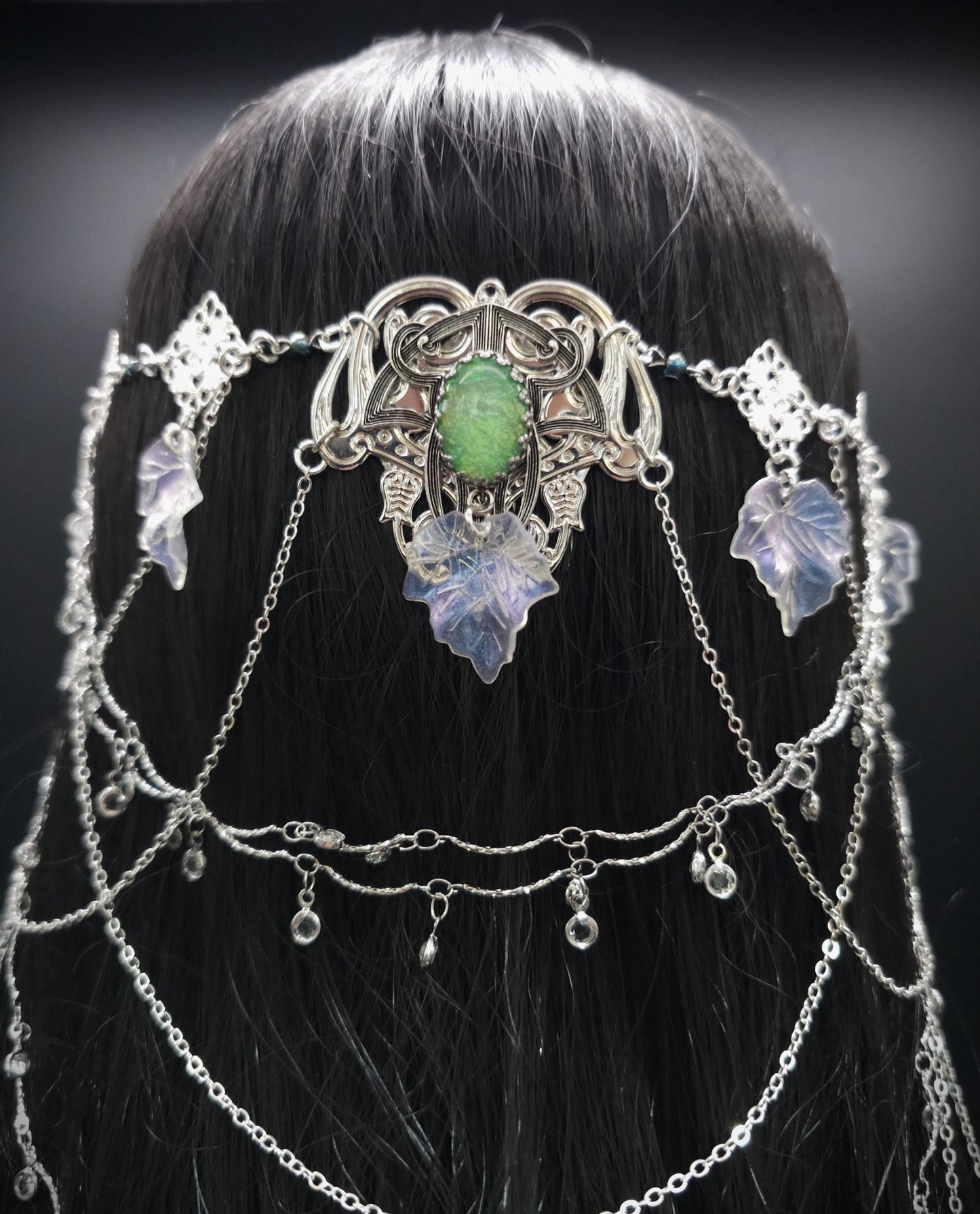 Art Nouveau Headpiece~ Salbeigrüne Resin Cabochons ~ irisierende Blätterkrone ~ Glaskristall Ketten ~ Fantasy Elven Haar Schmuck