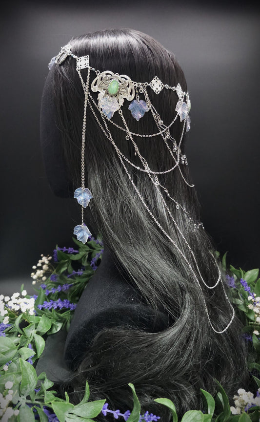 Art Nouveau Headpiece~ Salbeigrüne Resin Cabochons ~ irisierende Blätterkrone ~ Glaskristall Ketten ~ Fantasy Elven Haar Schmuck