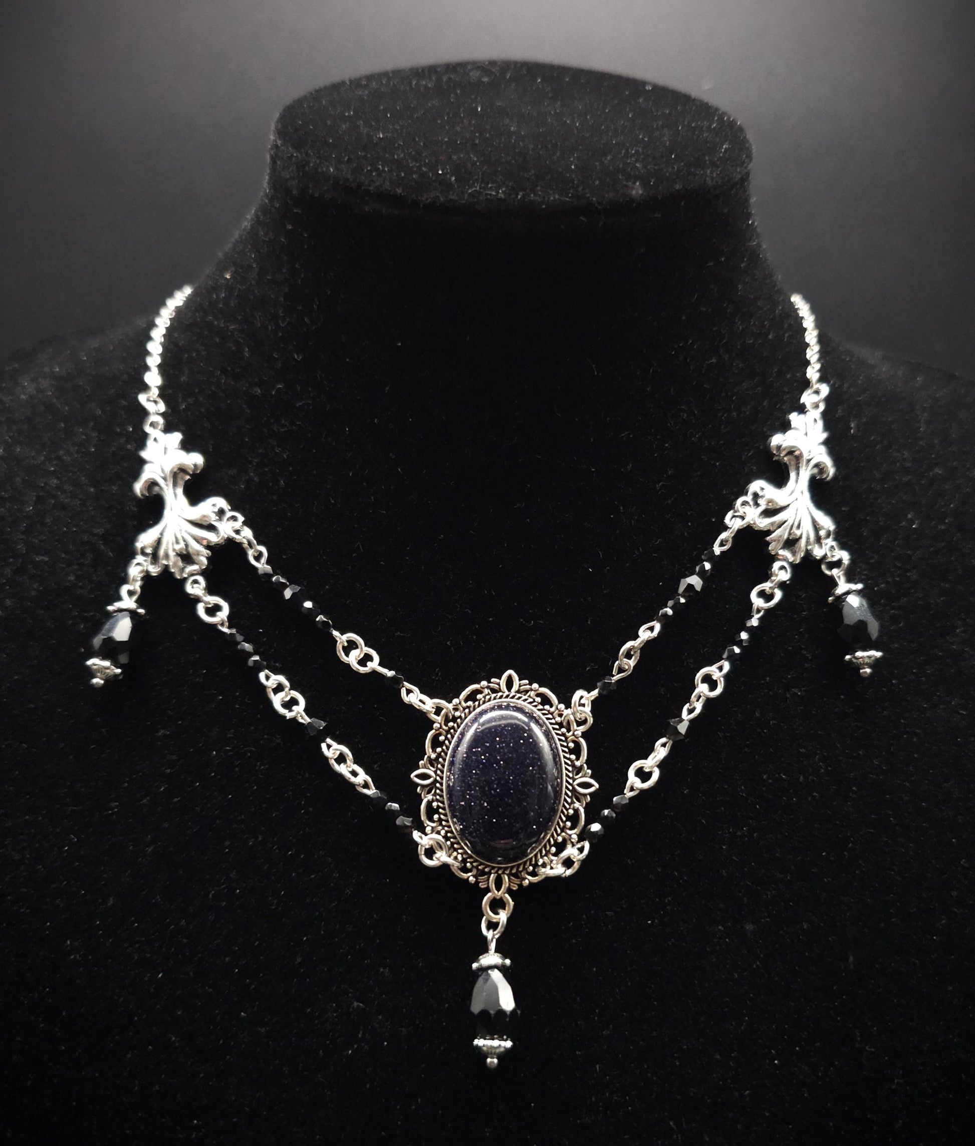 Collier ~ Viktorianische Halskette ~ Blaufluss Gothic Witchy Jewelry ~ facettierte schwarze Perlen ~ Edelstahl Rhodium ~ Größenverstellbar