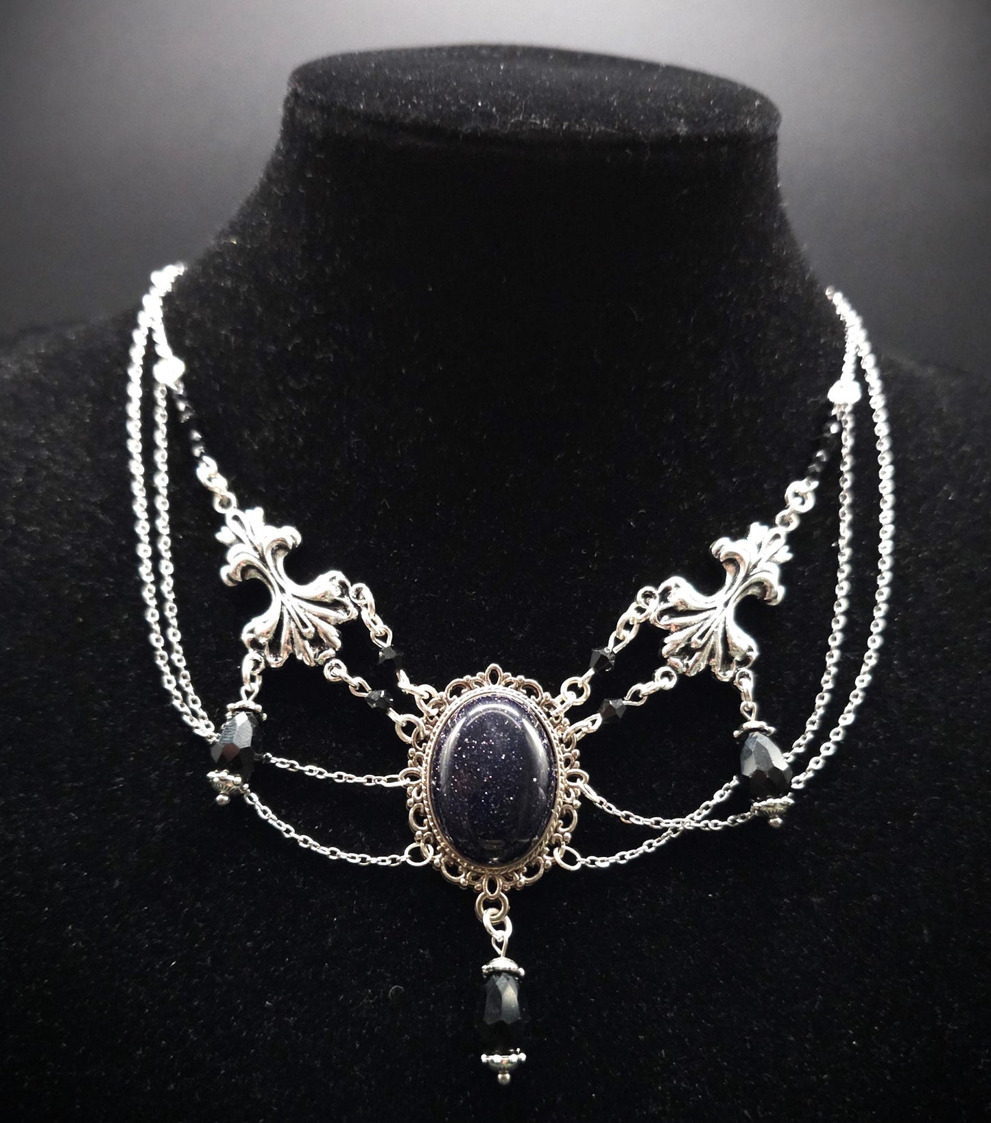 Elegantes Blaufluss Collier ~ Viktorianisches Choker ~ Gothic Witchy Schmuck ~ Rhodium & Edelstahl ~ Dark Academia ~ Größenverstellbar