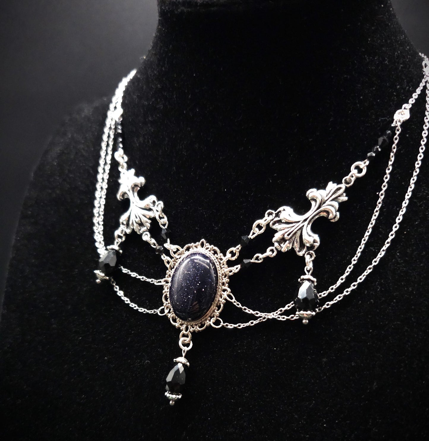 Elegantes Blaufluss Collier ~ Viktorianisches Choker ~ Gothic Witchy Schmuck ~ Rhodium & Edelstahl ~ Dark Academia ~ Größenverstellbar