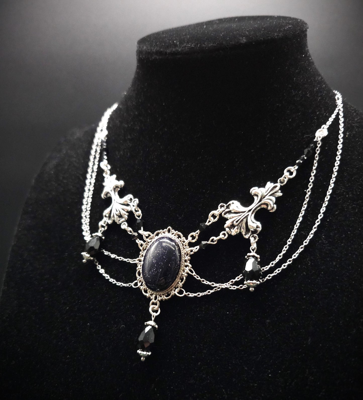 Elegantes Blaufluss Collier ~ Viktorianisches Choker ~ Gothic Witchy Schmuck ~ Rhodium & Edelstahl ~ Dark Academia ~ Größenverstellbar