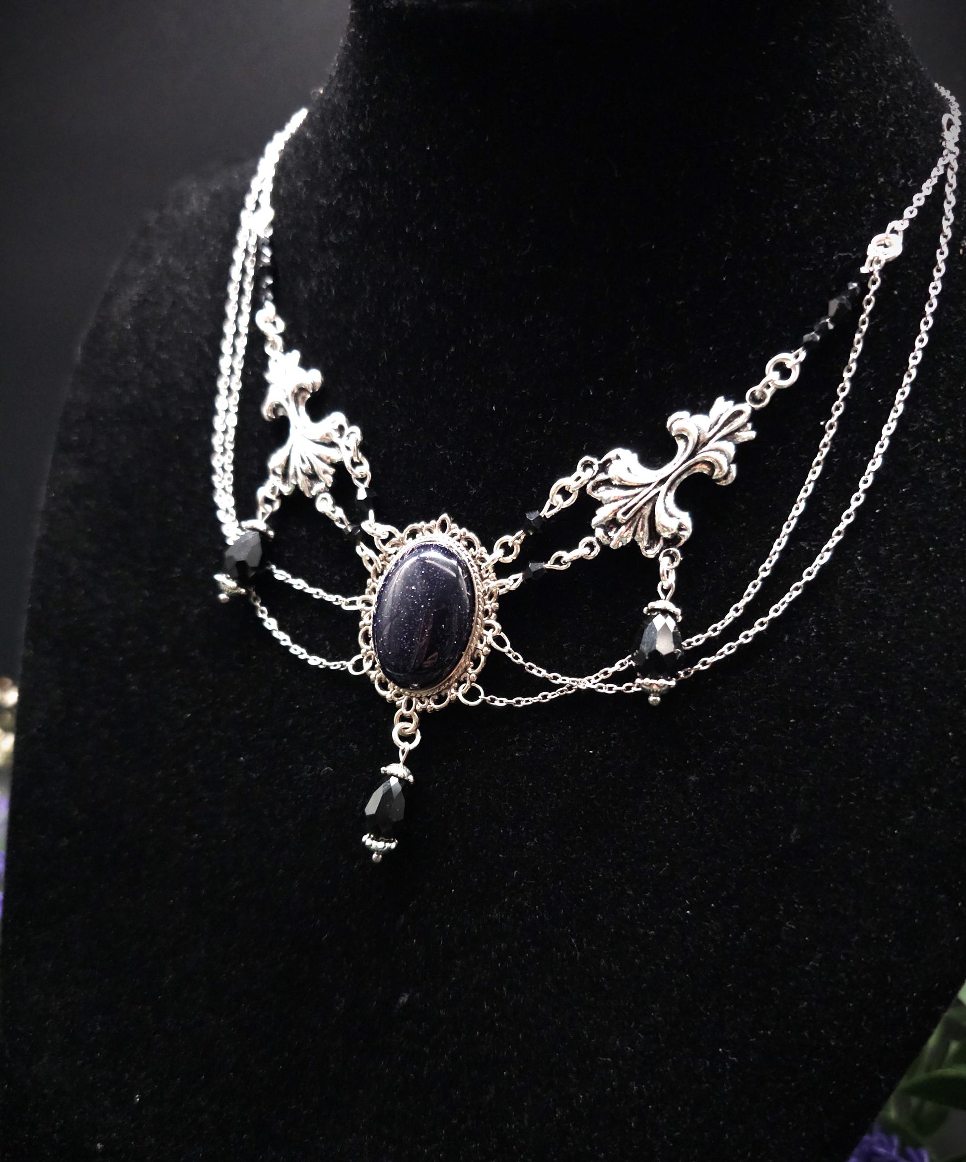 Elegantes Blaufluss Collier ~ Viktorianisches Choker ~ Gothic Witchy Schmuck ~ Rhodium & Edelstahl ~ Dark Academia ~ Größenverstellbar