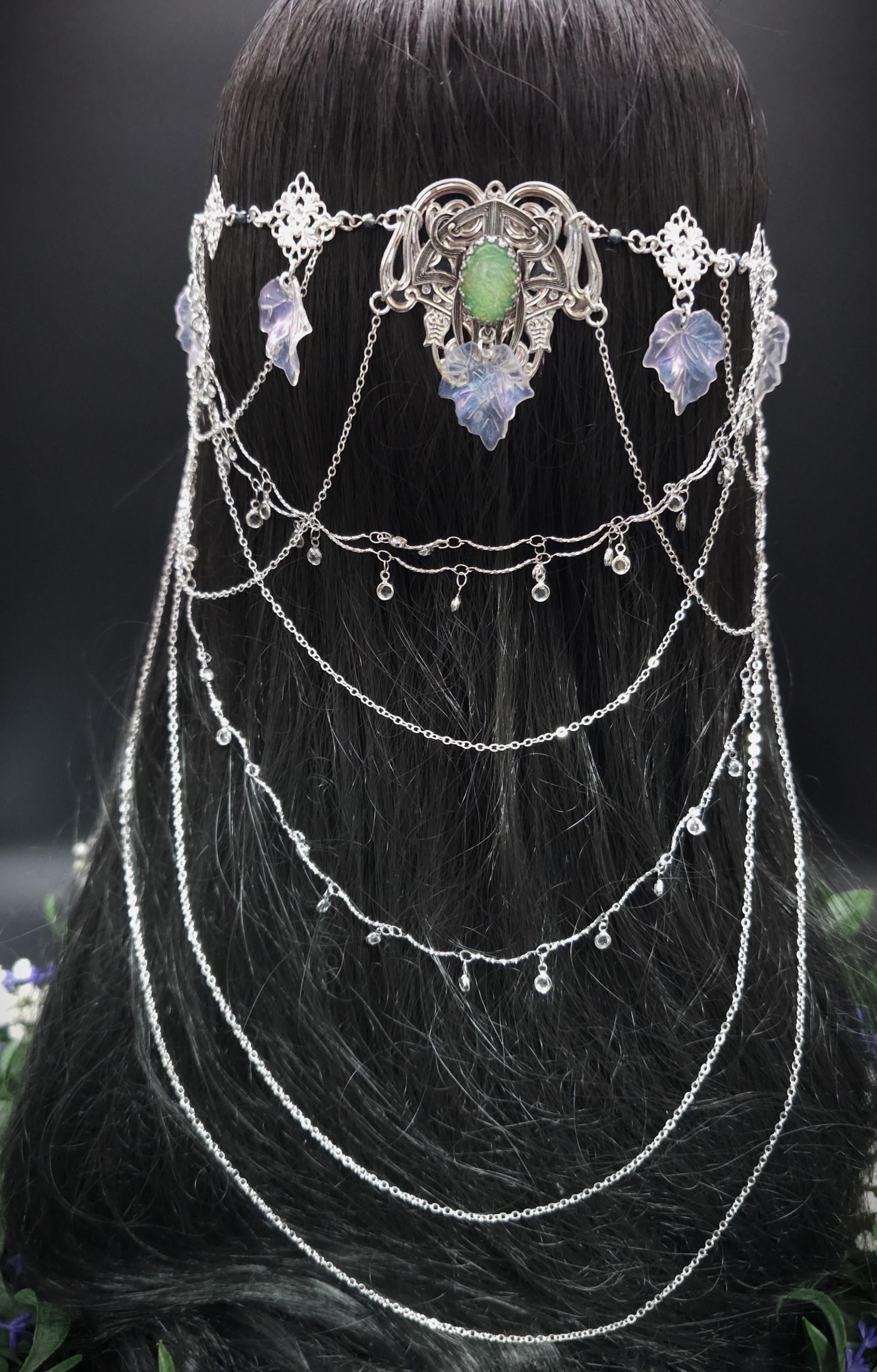 Art Nouveau Headpiece~ Salbeigrüne Resin Cabochons ~ irisierende Blätterkrone ~ Glaskristall Ketten ~ Fantasy Elven Haar Schmuck