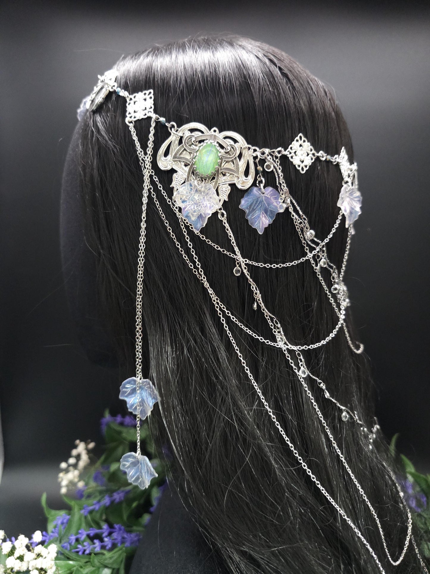 Art Nouveau Headpiece~ Salbeigrüne Resin Cabochons ~ irisierende Blätterkrone ~ Glaskristall Ketten ~ Fantasy Elven Haar Schmuck