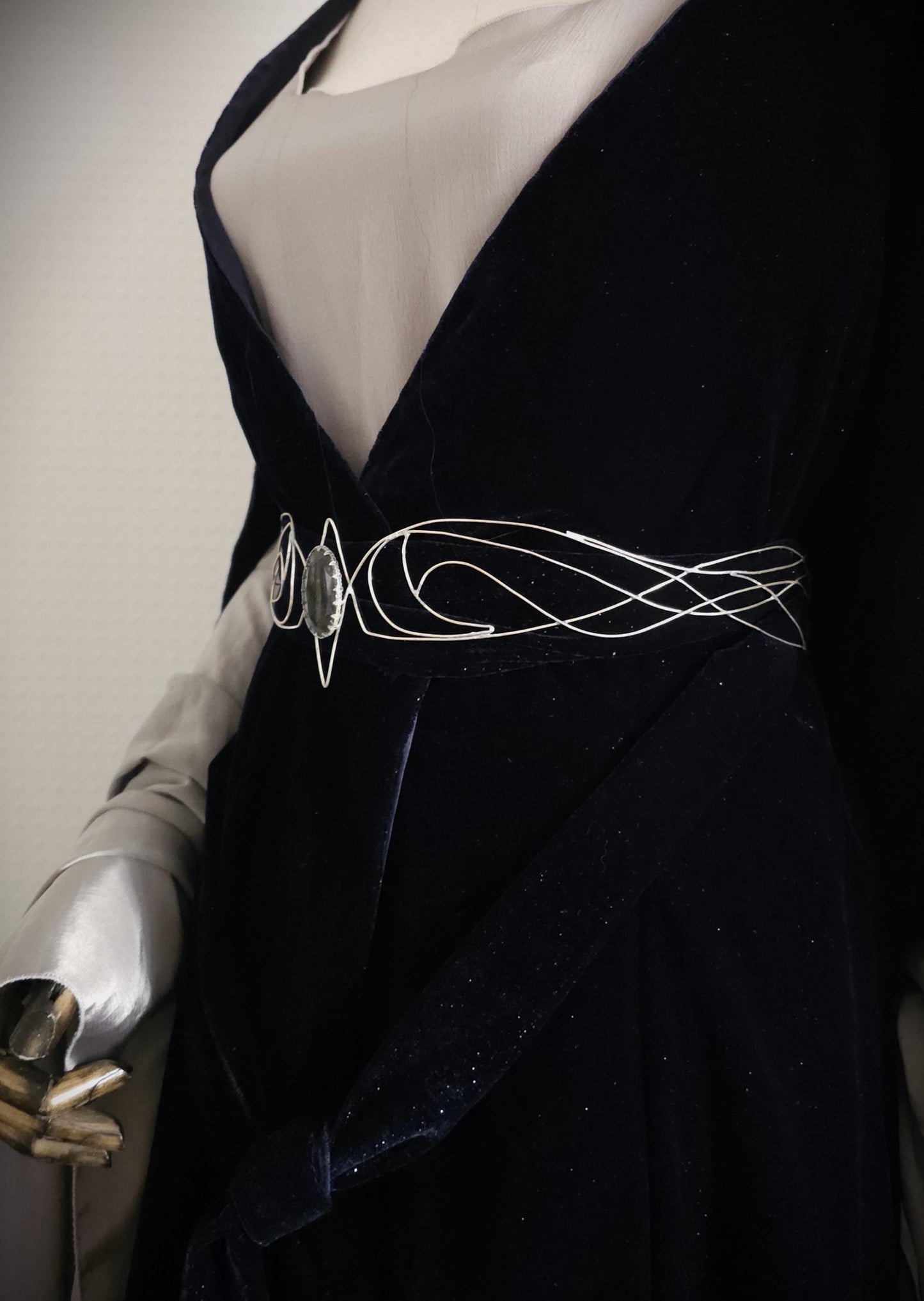 Versilberter Drahtgürtel "Myénni" ~ Elfengürtel mit Labradorit ~ handgefertigter Taillengürtel / Accessoire ~ Braut Schmuck