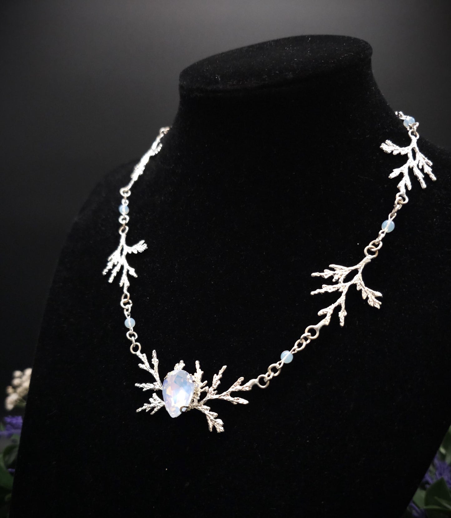 Art Nouveau Fantasy Collier mit Opalith ~ Handgefertigte Elfen Kette ~ Witchy Schmuck ~ Größenverstellbar