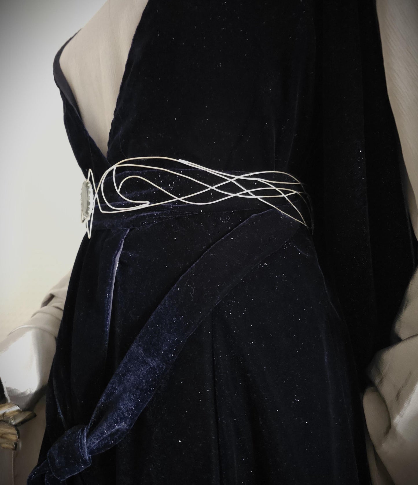 Versilberter Drahtgürtel "Myénni" ~ Elfengürtel mit Labradorit ~ handgefertigter Taillengürtel / Accessoire ~ Braut Schmuck