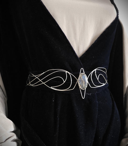 Versilberter Drahtgürtel "Myénni" ~ Elfengürtel mit Labradorit ~ handgefertigter Taillengürtel / Accessoire ~ Braut Schmuck