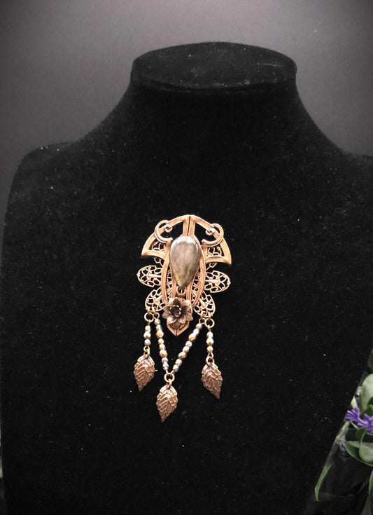 Art Nouveau Brosche mit Labradorit, bronzefarbener Fantasy Schmuck