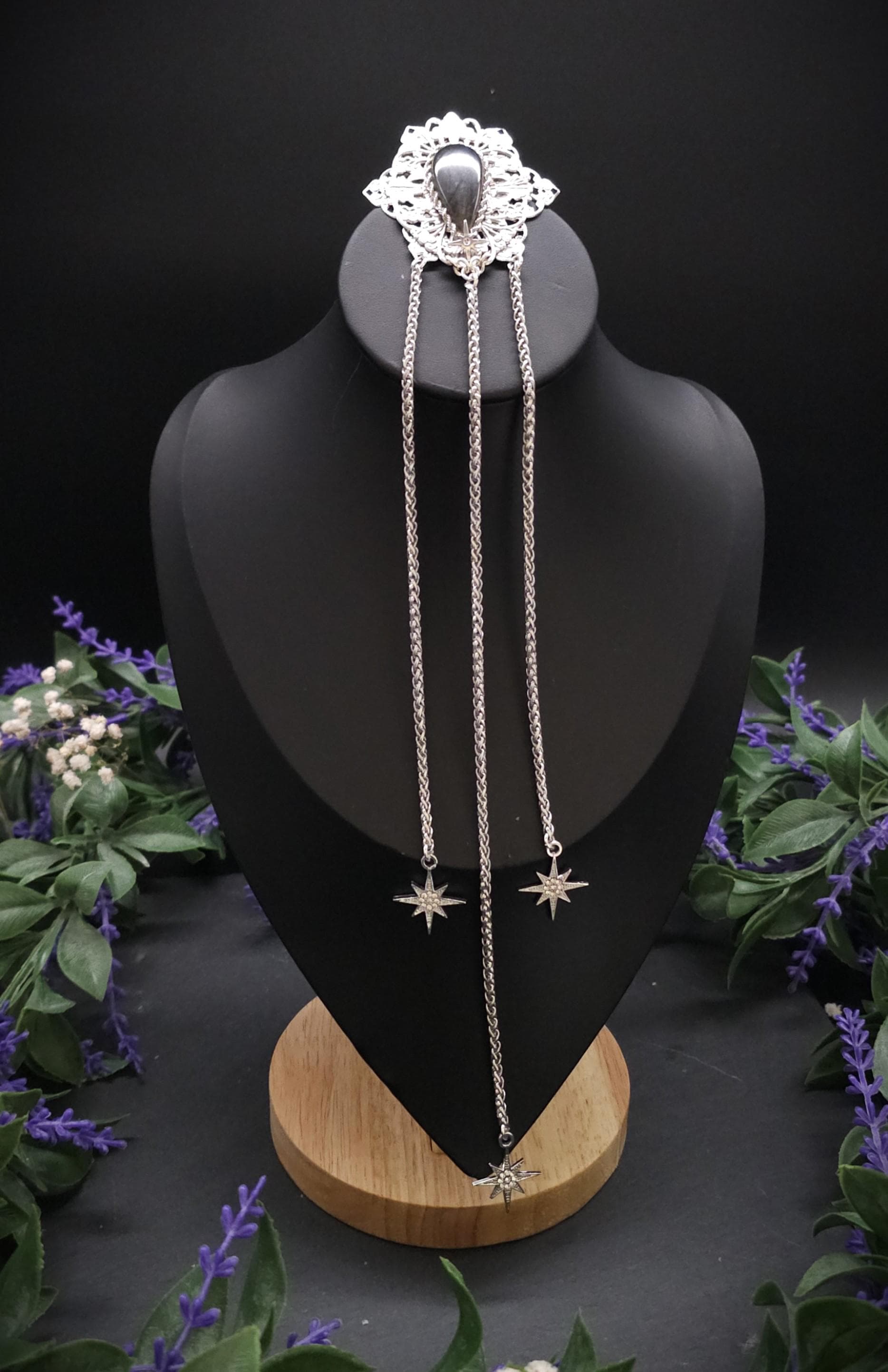 Fantasy Brosche mit Labradorit und Sternenketten ~ Art Nouveau Gewandschmuck ~ Mittelalter Brosche ~ Celestial Accessoire