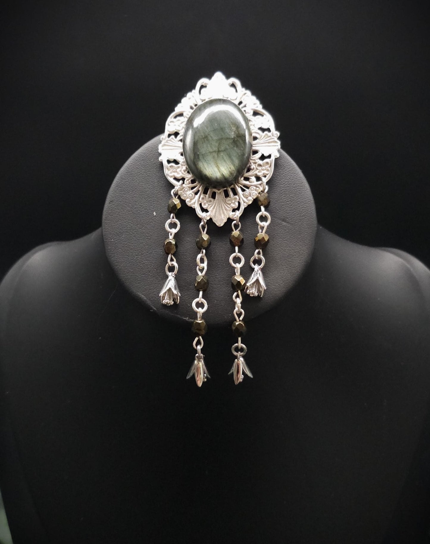 Art Nouveau Brosche mit Labradorit ~ Elfen Schmuck ~ Fantasy Gewandbrosche ~ Mittelalter Accessoire ~ Naturstein Brosche