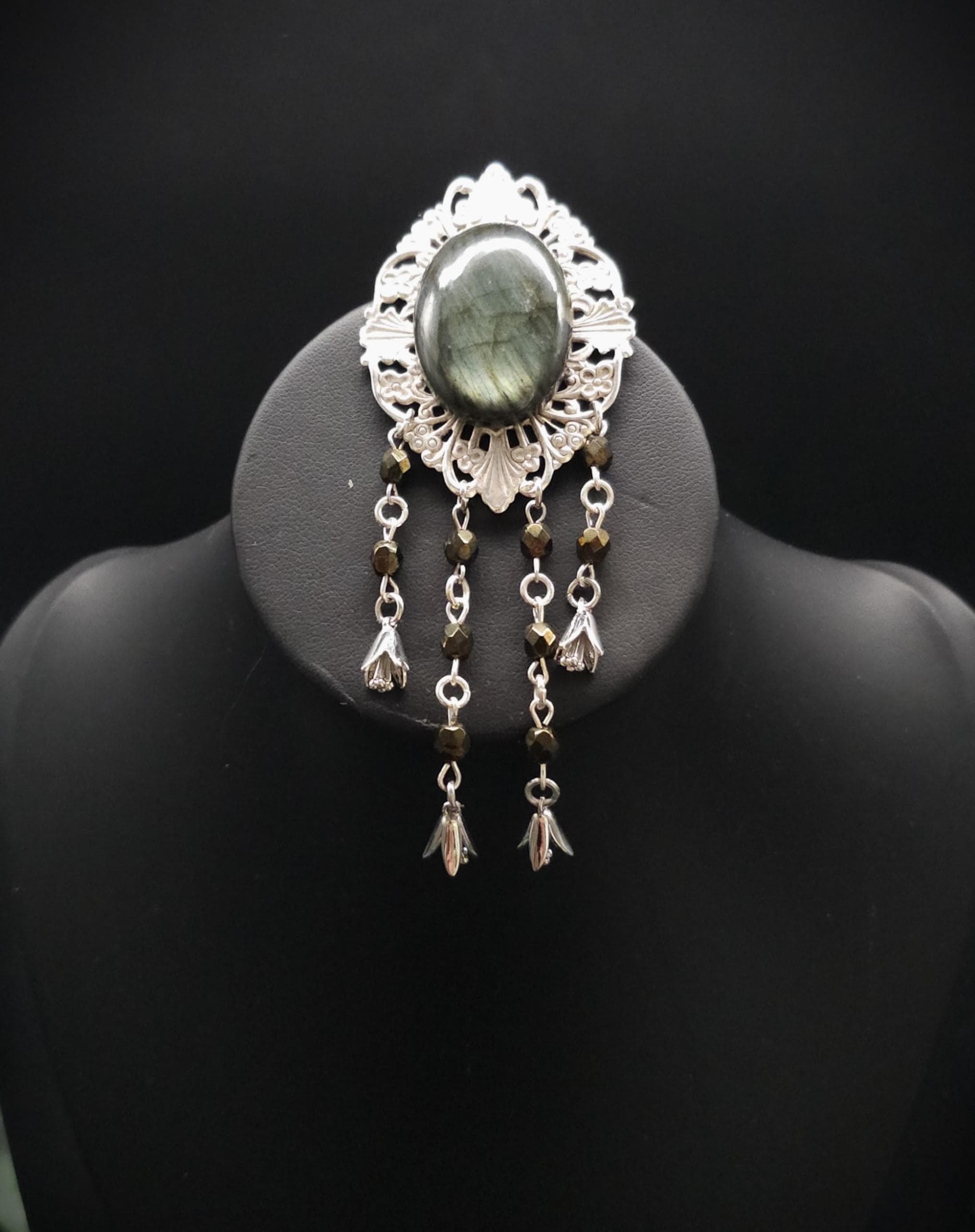 Art Nouveau Brosche mit Labradorit ~ Elfen Schmuck ~ Fantasy Gewandbrosche ~ Mittelalter Accessoire ~ Naturstein Brosche